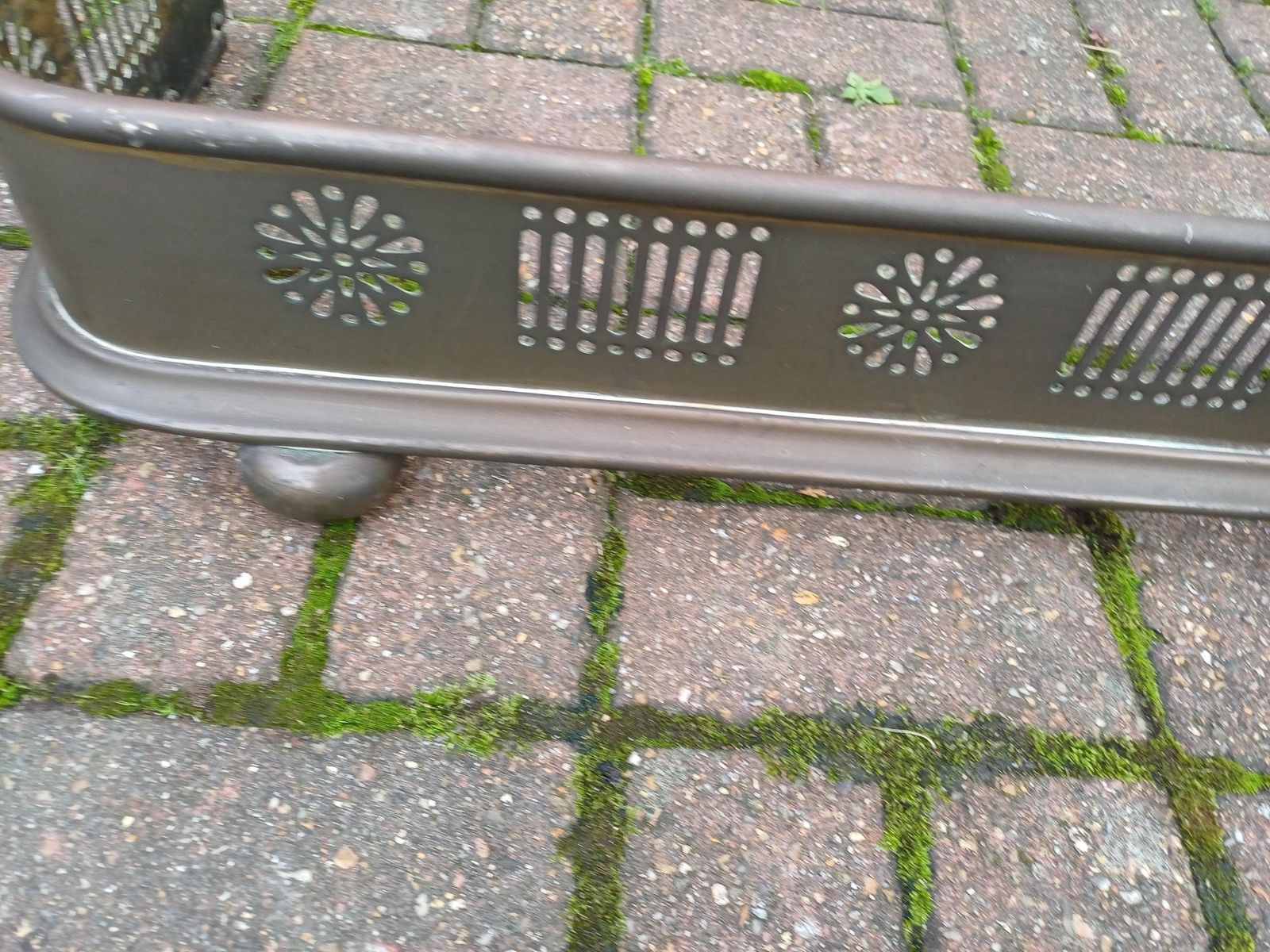 Antique Brass Fireplace Fender Bronze Finish Vintage Edwardian Pierced Metal Fire Surround Guard With Ball Feet C.1900 photo 245.0