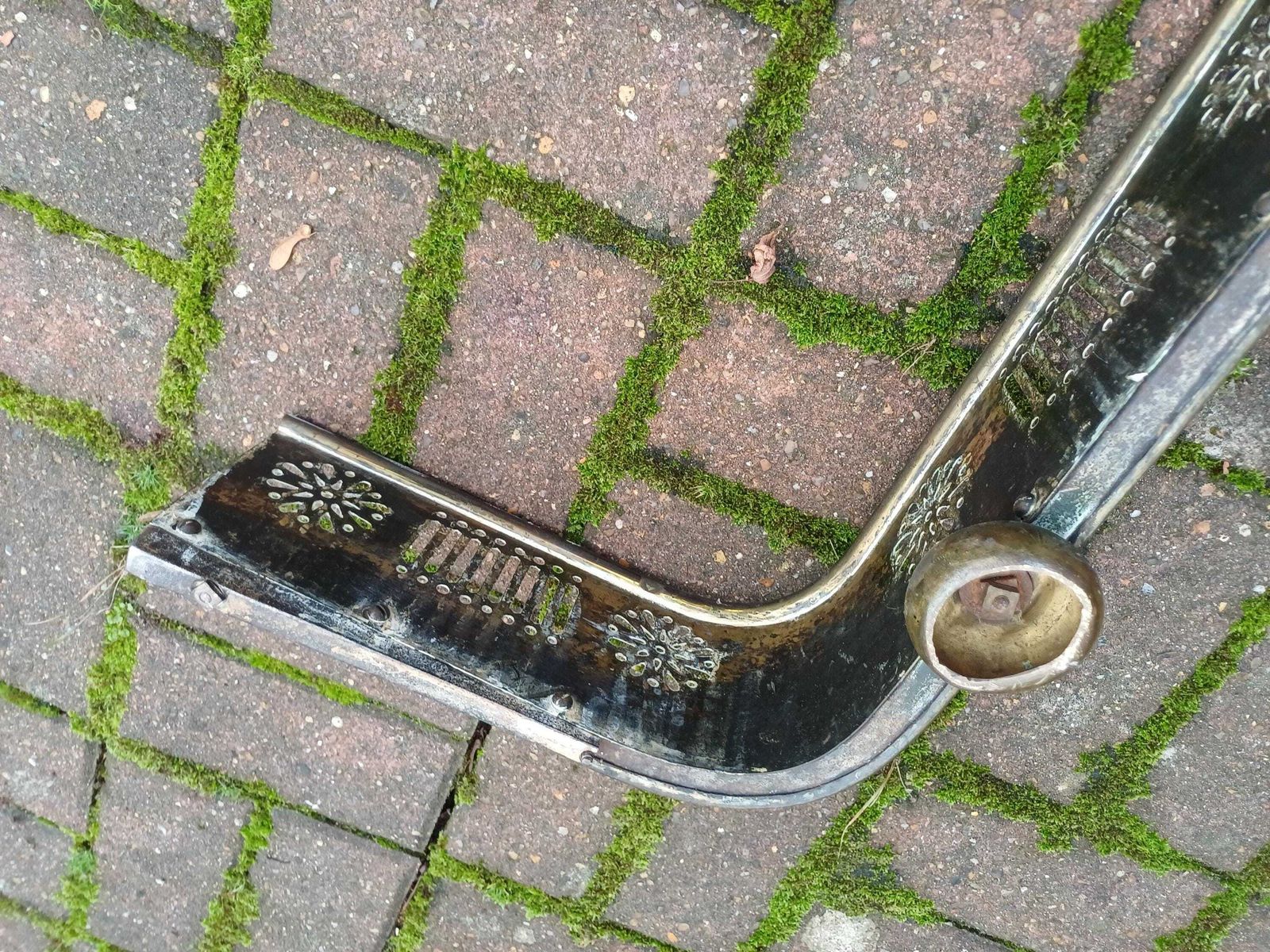 photo vinterior Antique Brass Fireplace Fender Bronze Finish Vintage Edwardian Pierced Metal Fire Surround Guard With Ball Feet C.1900