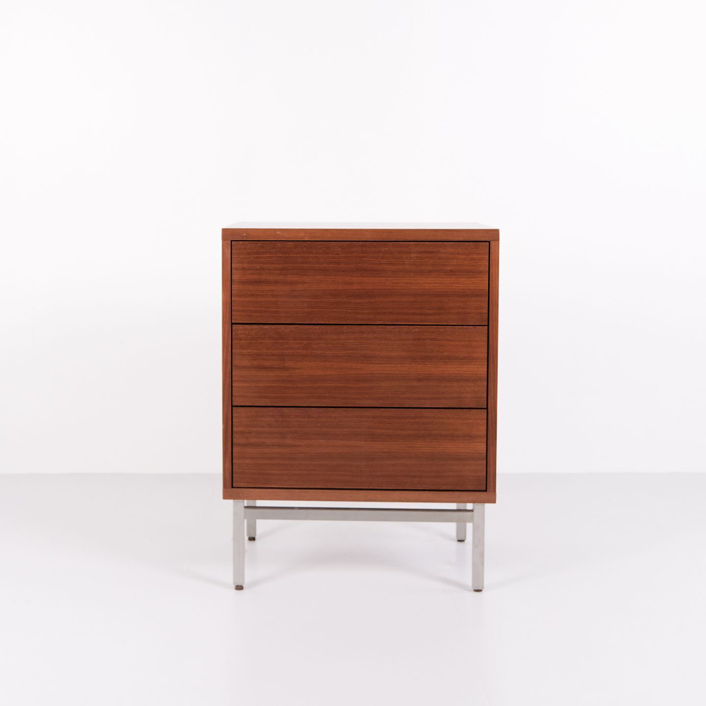 Chest Of Drawers With 3 Drawers – Walnut – Metal Legs – Skovby Furniture Factory