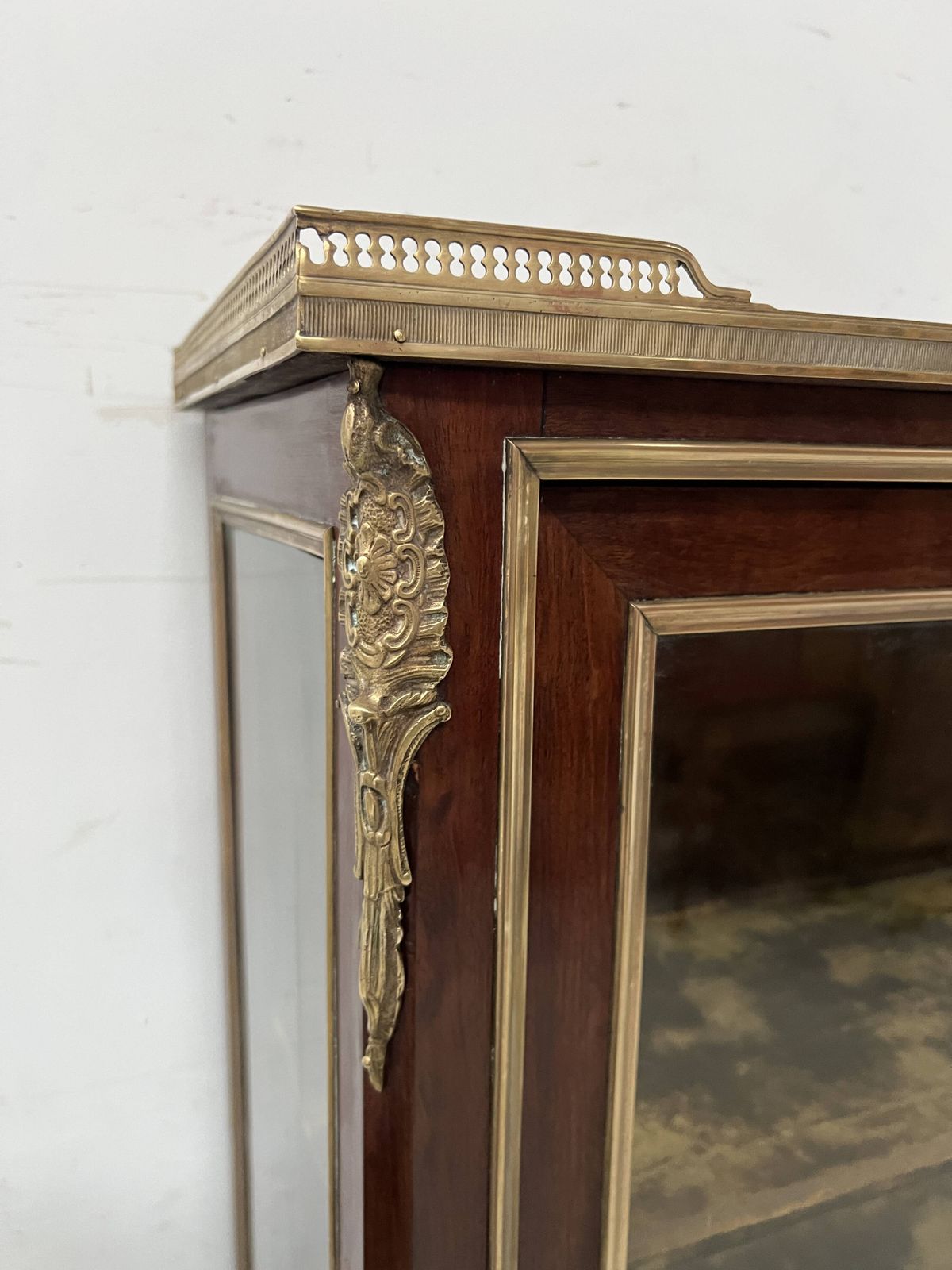 Louis XV Style Display Cabinet In Mahogany And Bronze, 19th Century. photo 1414.13