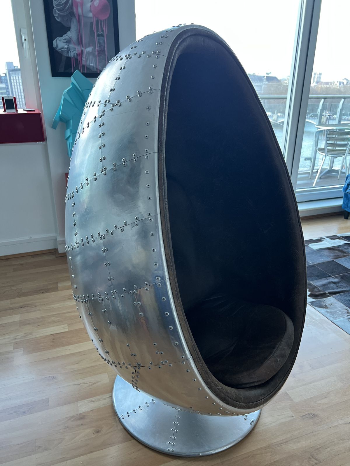 Luxury Designer Egg Chair – Original £1,800 – Excellent Condition – London