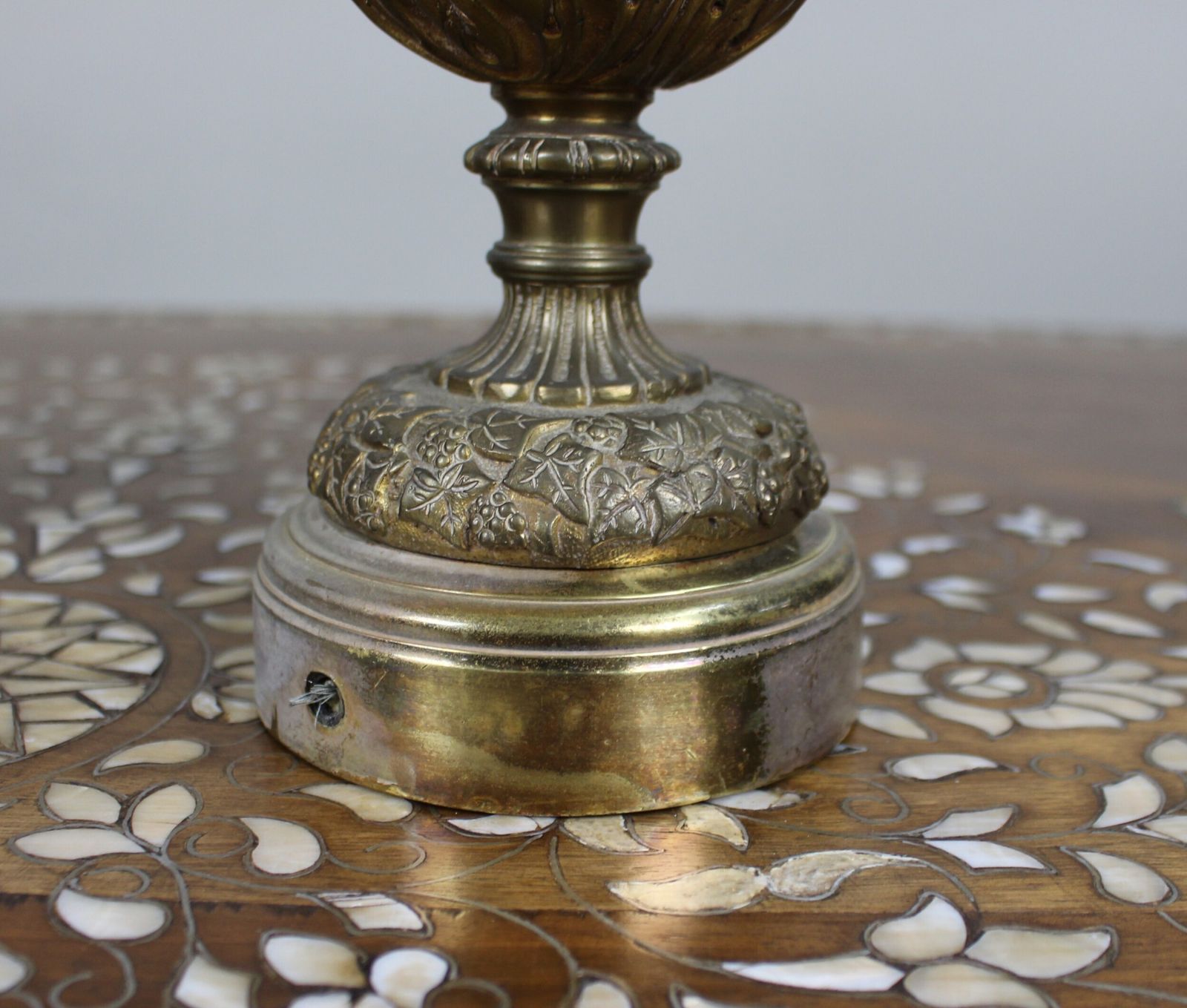 photo vinterior Pair Of 19th Century French Gilt Bronze Bacchanalian Ewers With Cherubs