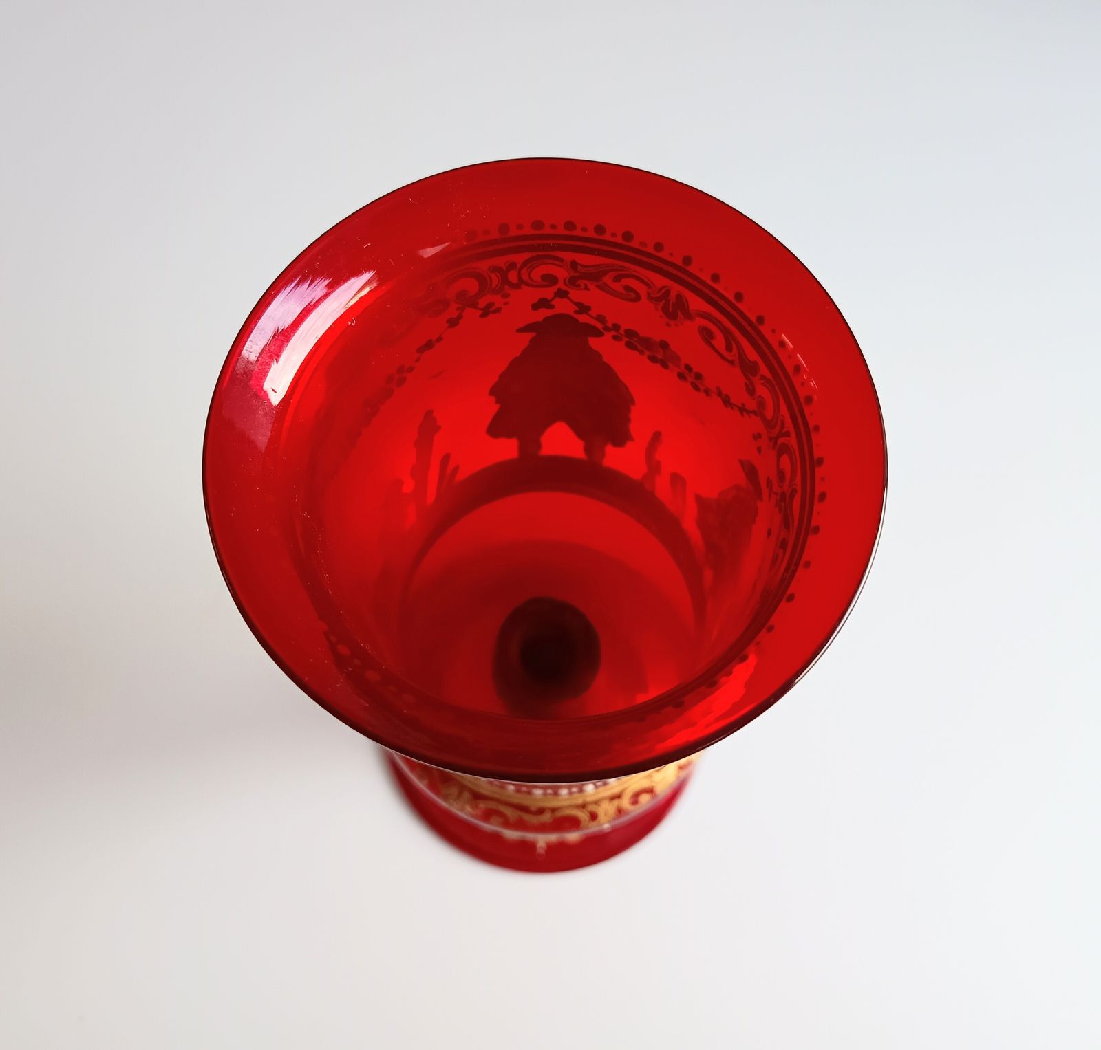 Venetian Ruby Chalice Goblet Vase, Hand Painted Comedia Del Arte, Salviati Style, Murano Art Glass photo vinterior