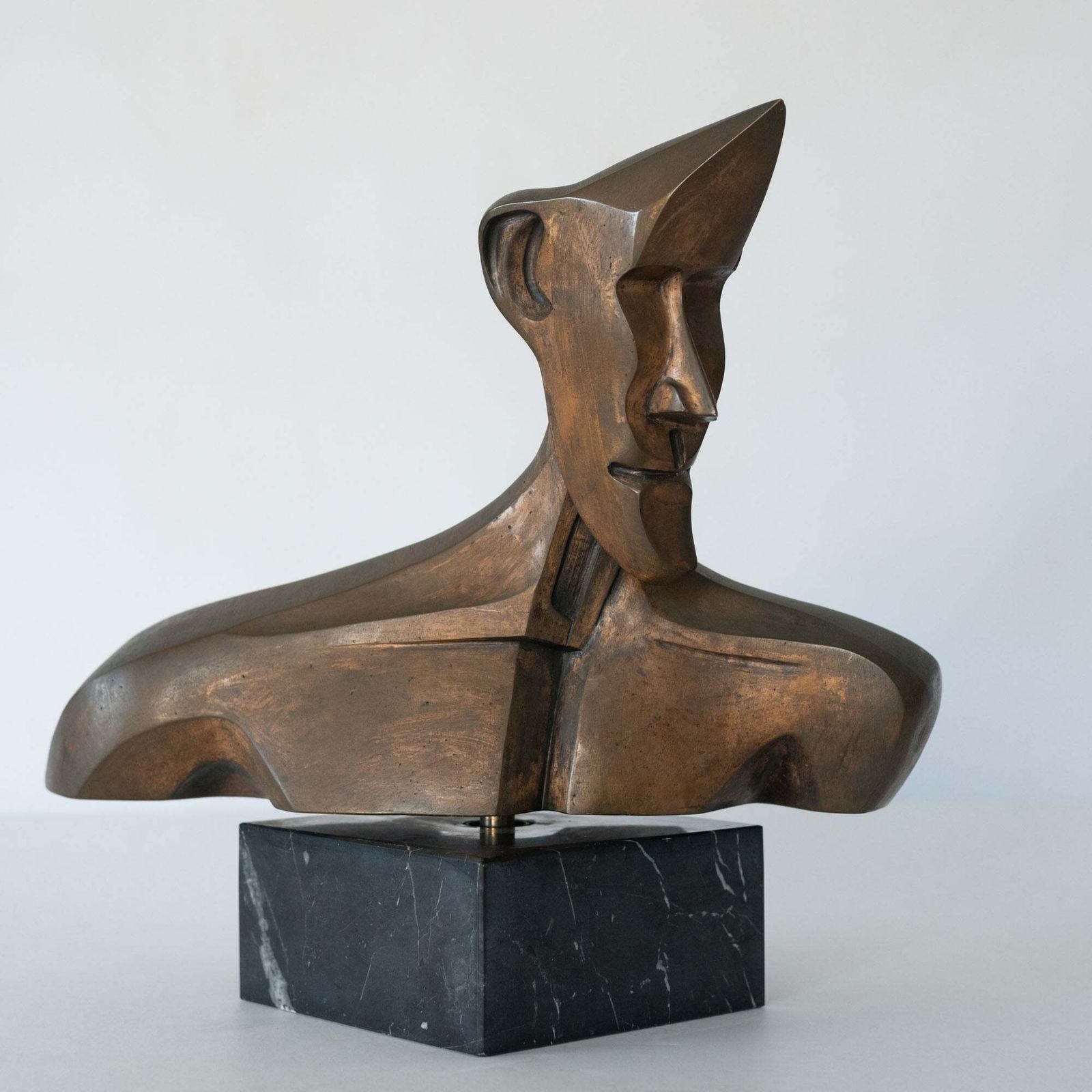 Modernistisch Bronzen Buste – Gesigneerd Fabregat photo furniture