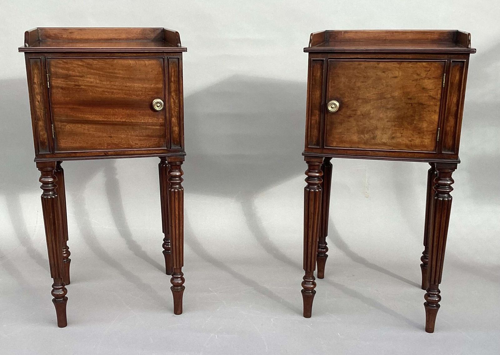 photo furniture Good Regency Gillows Matched Pair Of Mahogany Bedside Cabinets / Cupboards