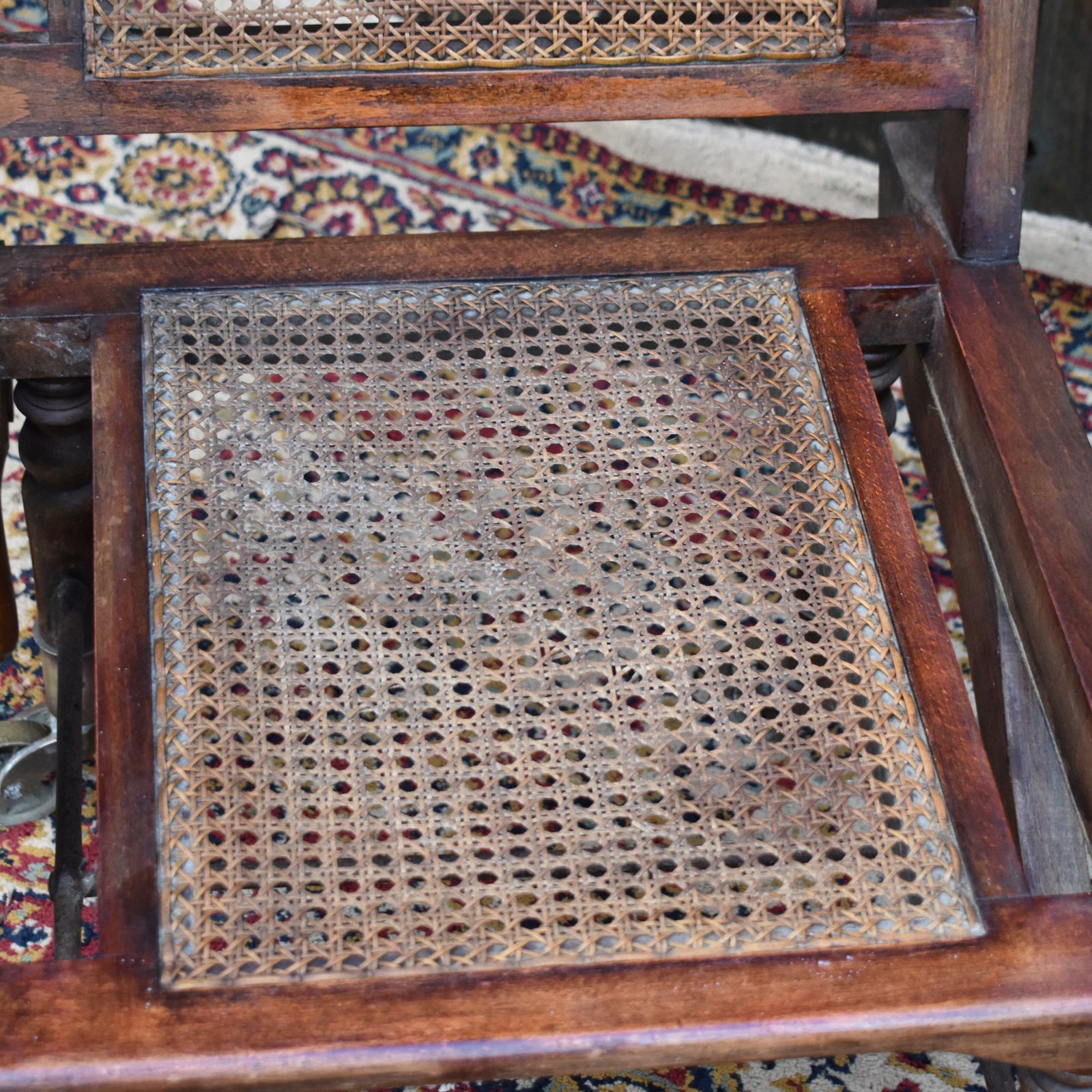 photo vinterior Antique Victorian Walnut Carters Style Invaild Carry Campaign Bergère Cane Chair