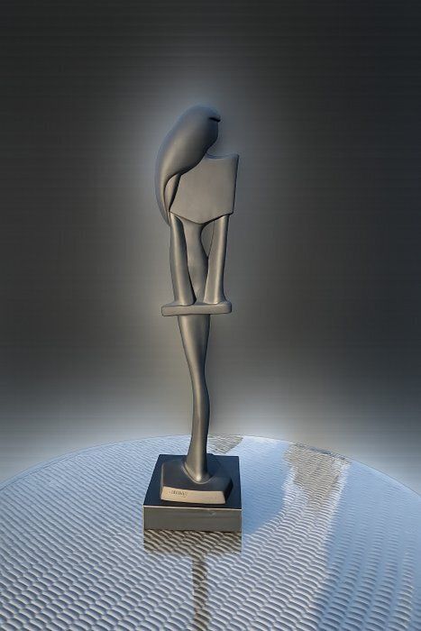 "Vogue II" Sculpture – David Fisher   Austin Productions,(1989) 29.5" photo 329.0