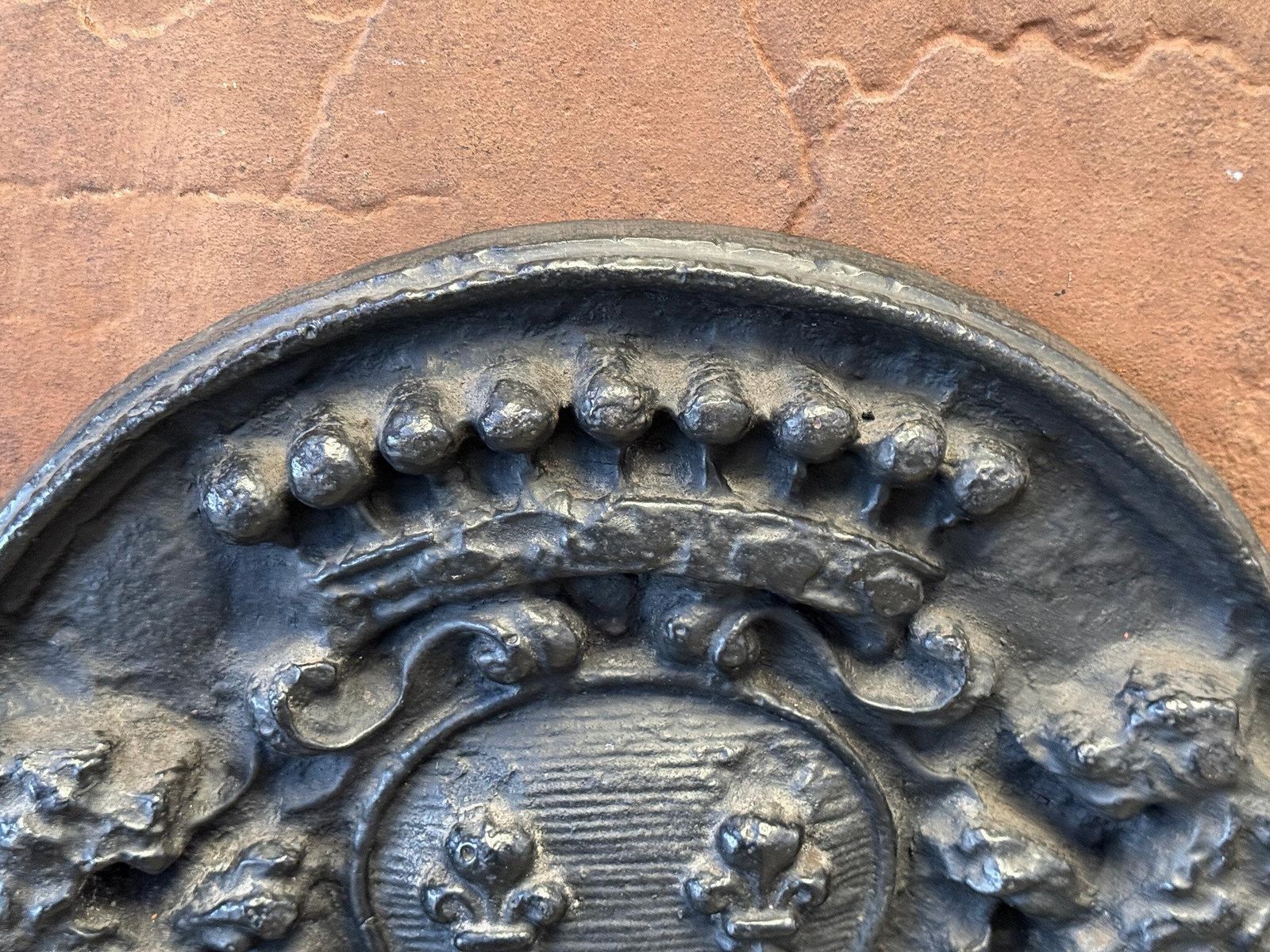 photo furniture 20th Century Louis XIV Style 'Arms Of France' Fireback / Backsplash