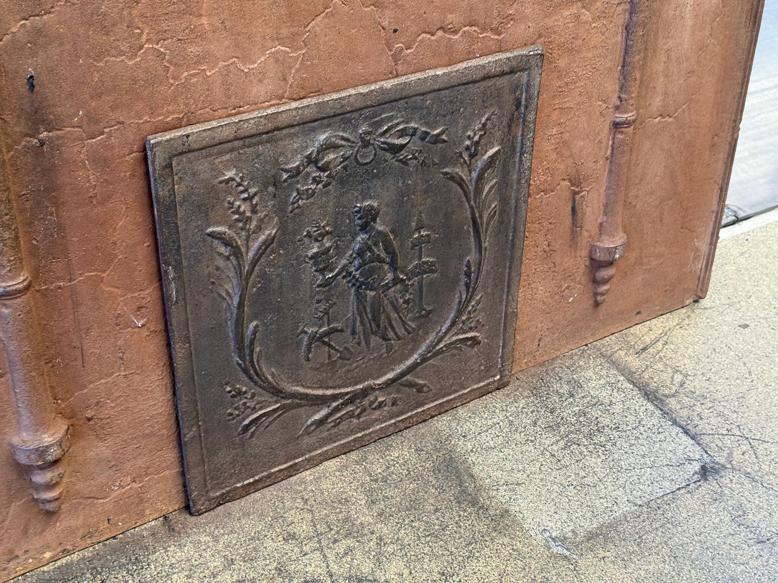 Antique 'Gardening' Fireback' / Backsplash, Neoclassical Period photo vinterior