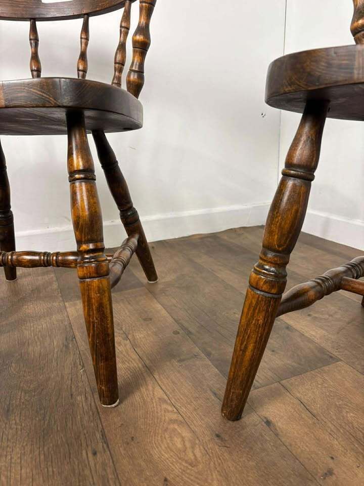 photo vinterior Pair Of Oak Tub Style Spindle Back Chairs