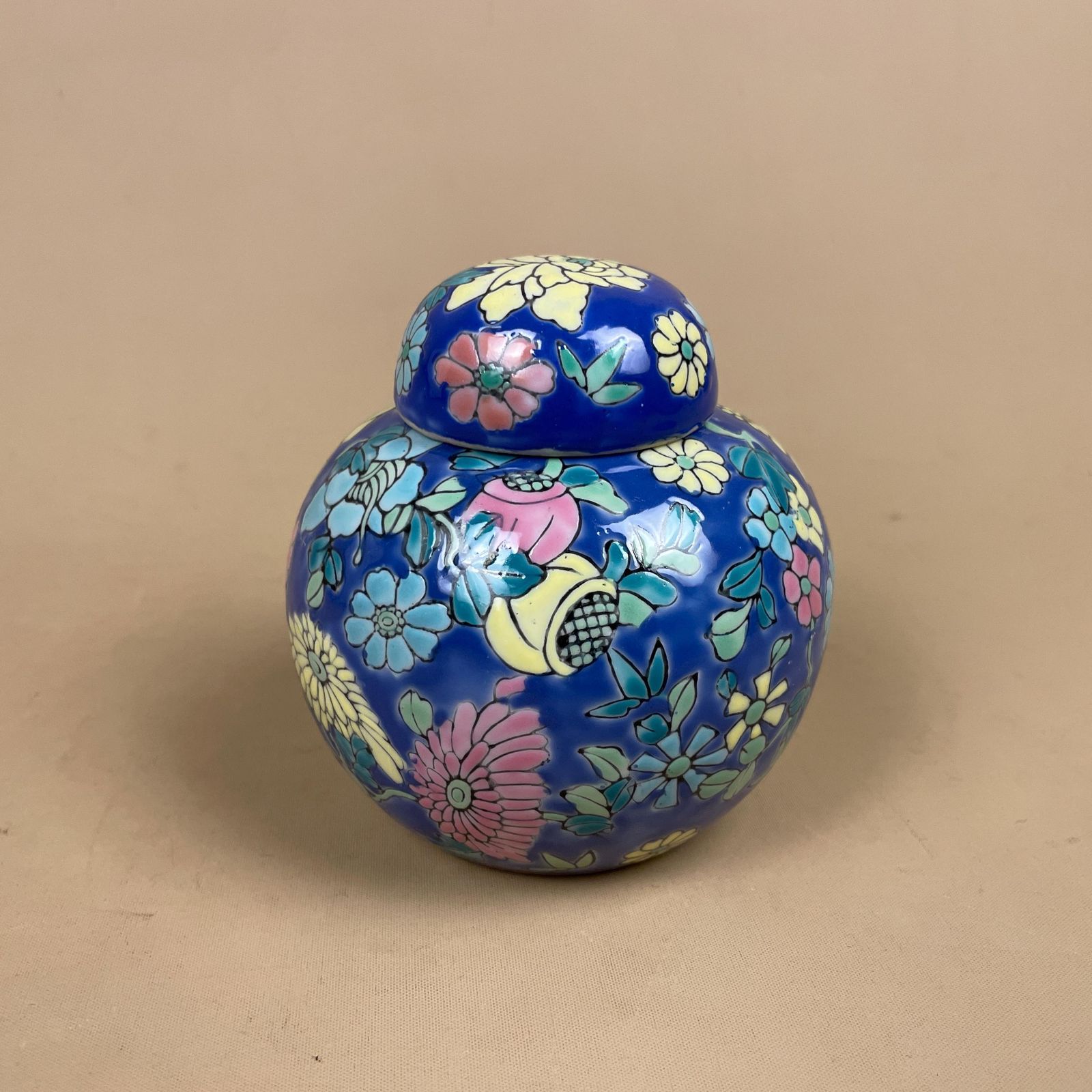 Oriental Decorative Vase Ceramic Blue Yellow Floral Design Round Circle Pot Chinese Vintage Display Lidded Ginger Jar Lid Pattern Ornament photo buy