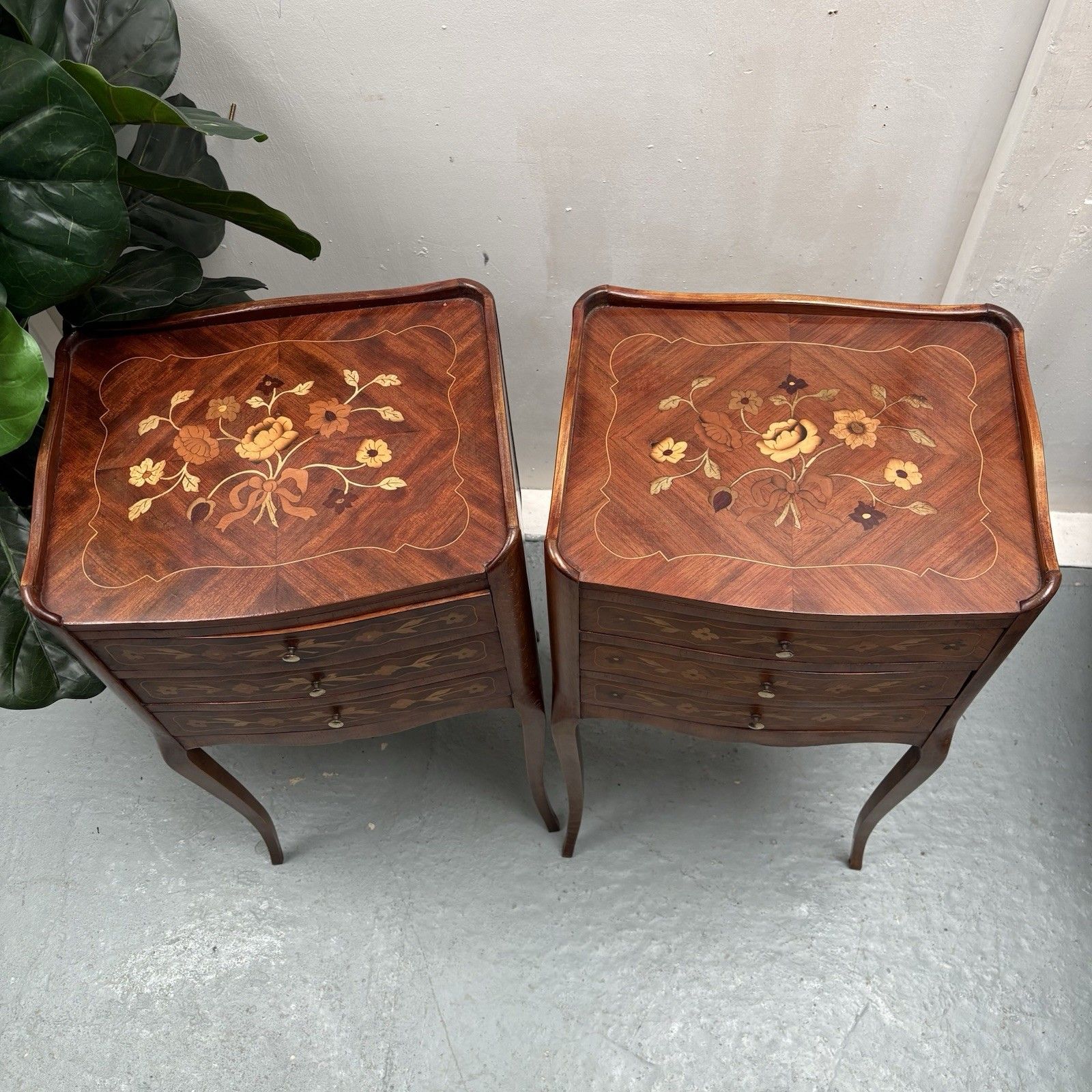 photo furniture Pair French Provincial Inlaid Tulip Wood “Chevets” Nightstands Bedside Tables