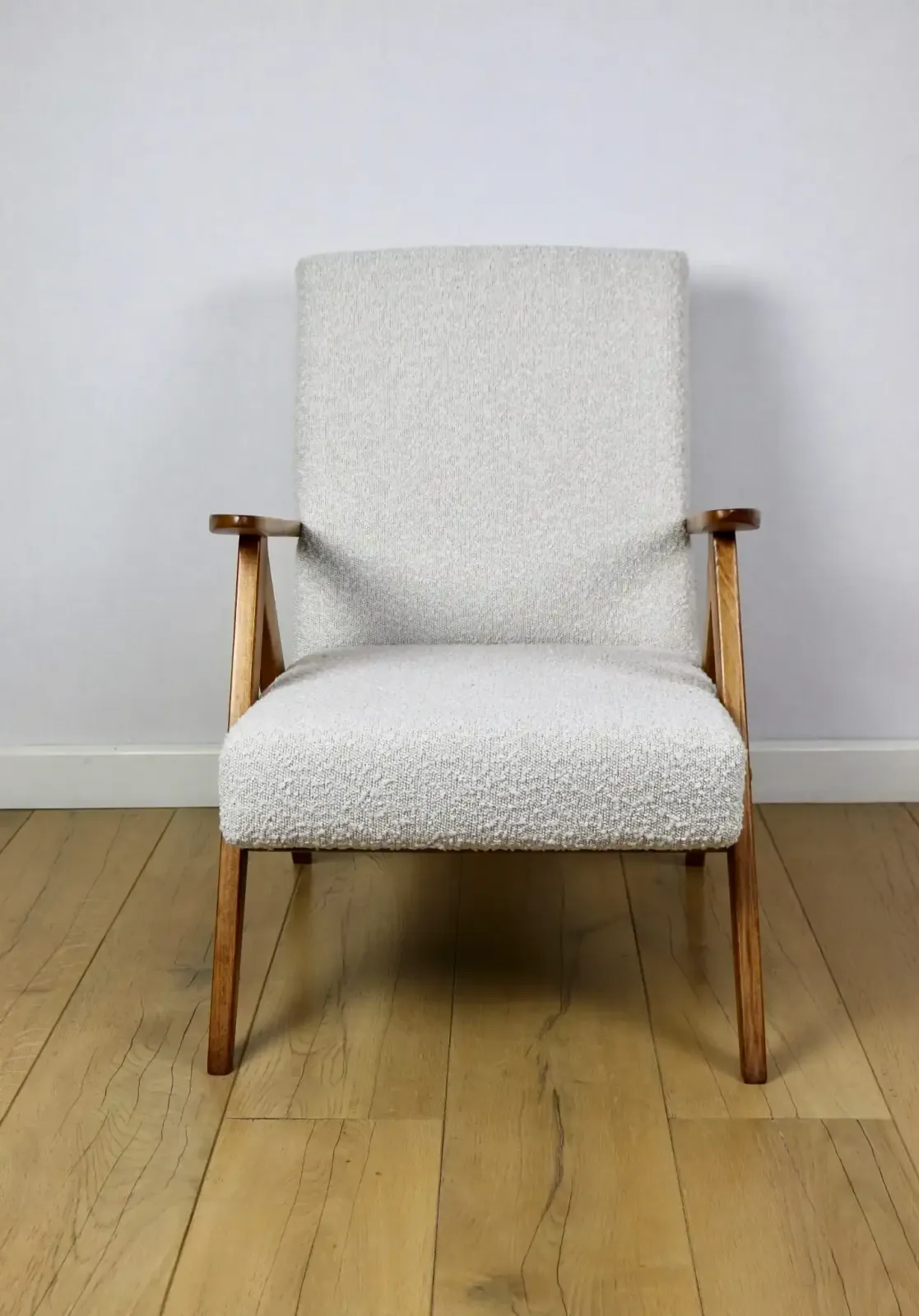 Vintage B 310 Var Armchair, White Bouclé Structure, 1970s   Natural Beech Wood photo for sale