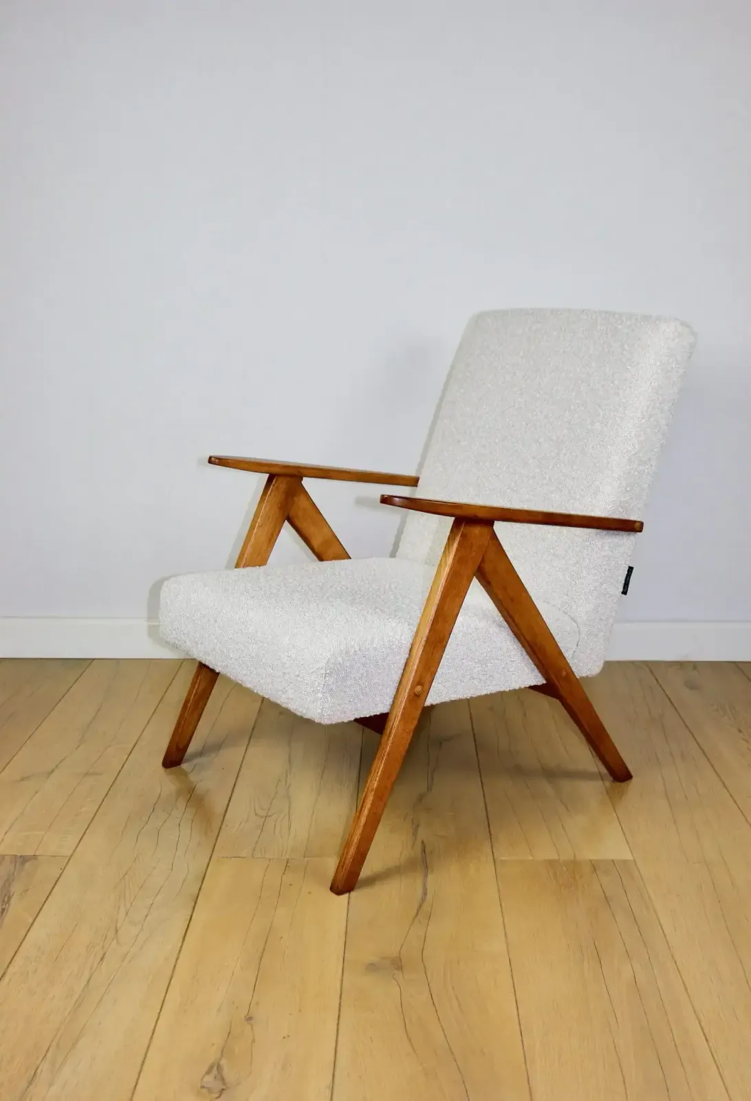 Vintage B 310 Var Armchair, White Bouclé Structure, 1970s   Natural Beech Wood photo Furniture