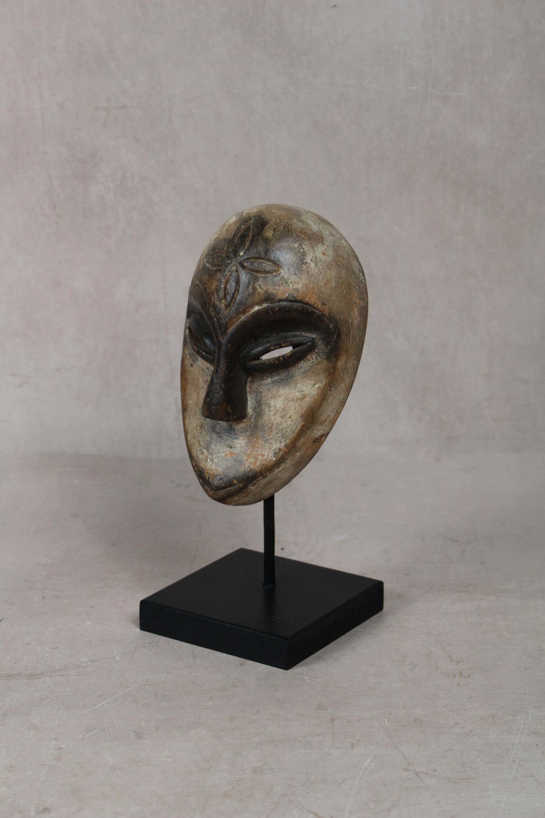 Hand Carved Fang African Mask Small   204.3 photo furniture