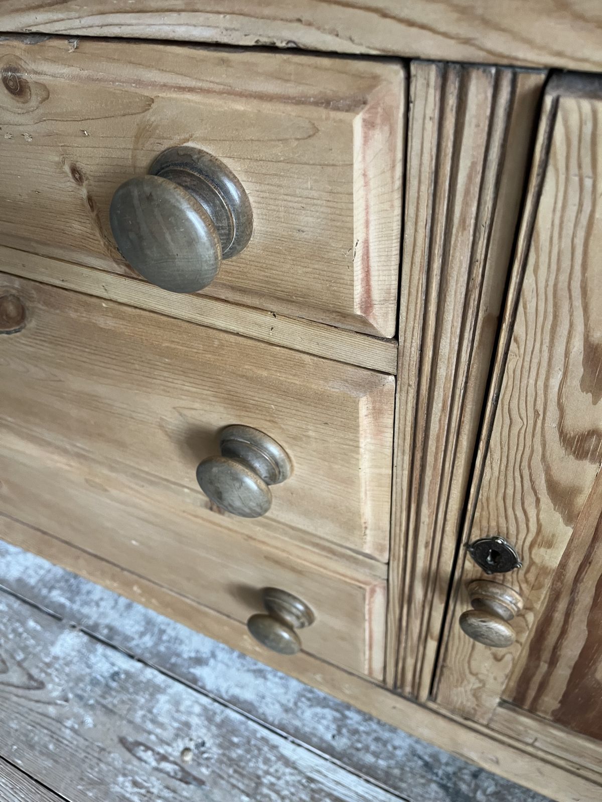 A Stunning Victorian Pine Dresser Base/Sideboard With Three Drawers photo buy