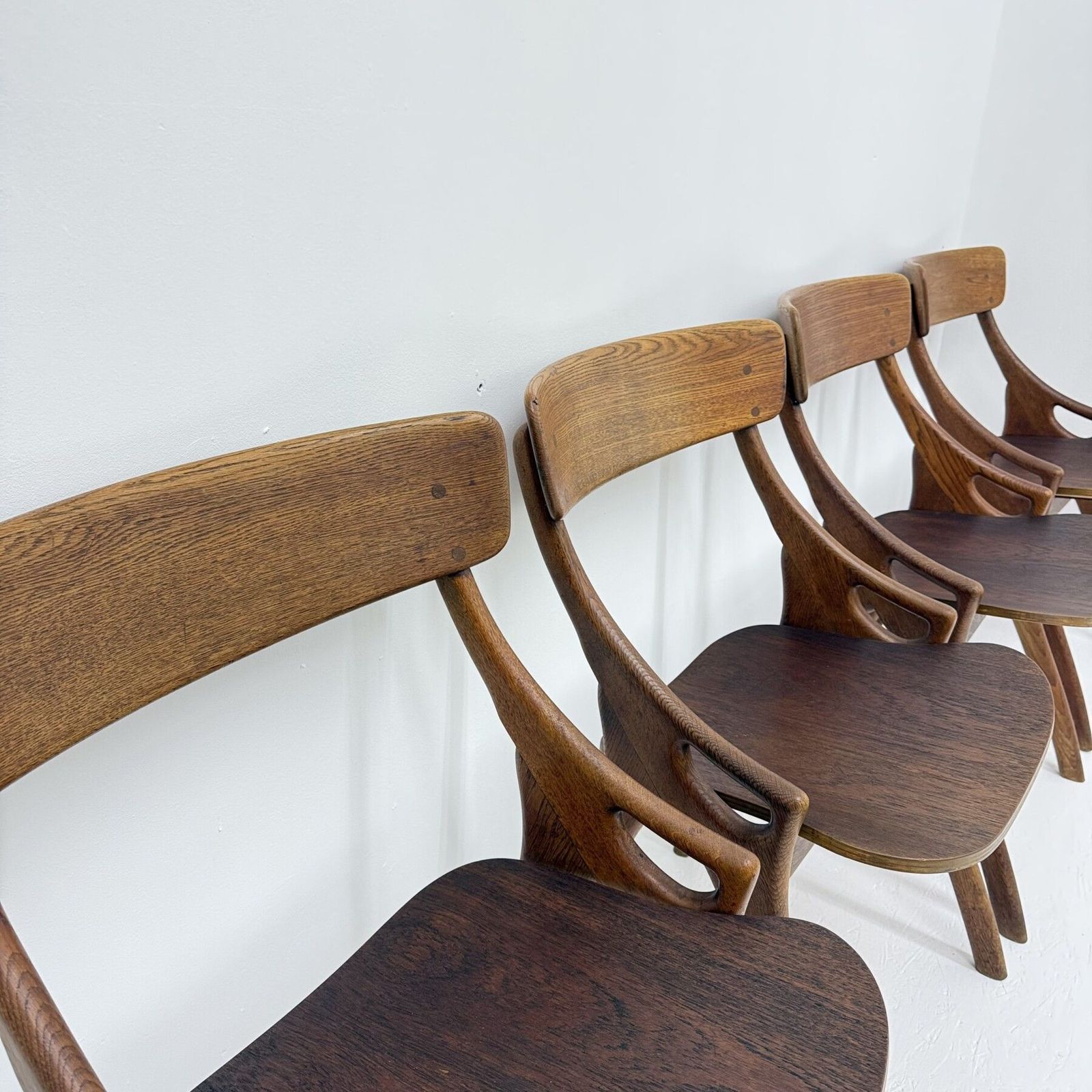 Set Van 4 Vintage Deense Eetkamerstoelen Van Hovmand Olsen Voor Mogens Kold, Ca. Jaren 1960 photo vinterior