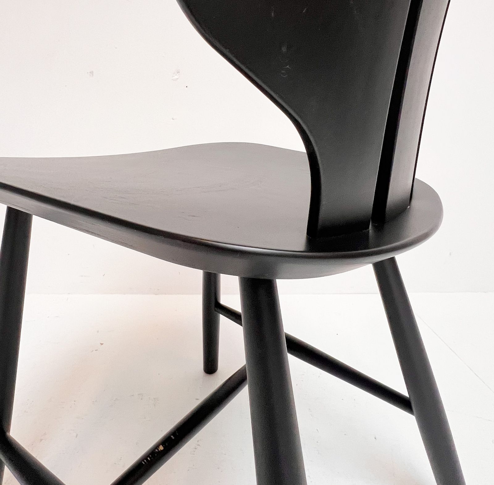 photo buy Set Of 9 Ejvind Johansson J67 Chairs For Fdb Mobler (Per Piece), 1970s