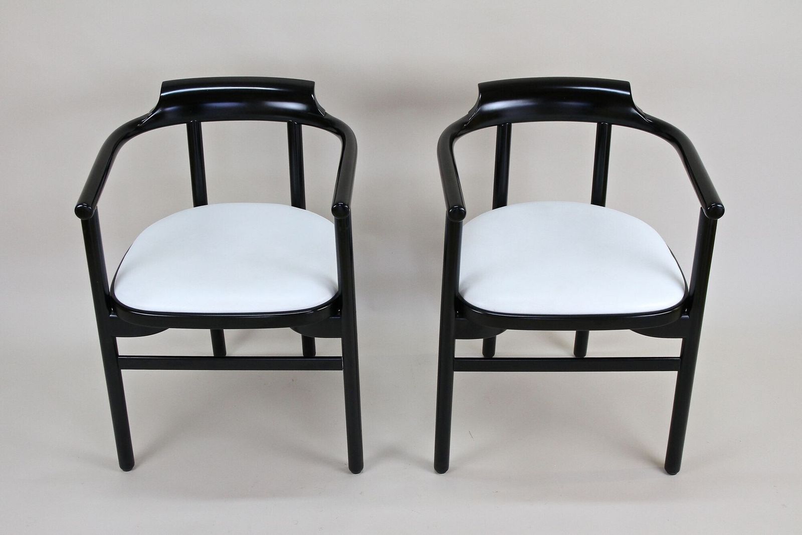 20th Century Contemporary Thonet Armchairs   White Leather Upholstery, At 1980s photo 1940.0