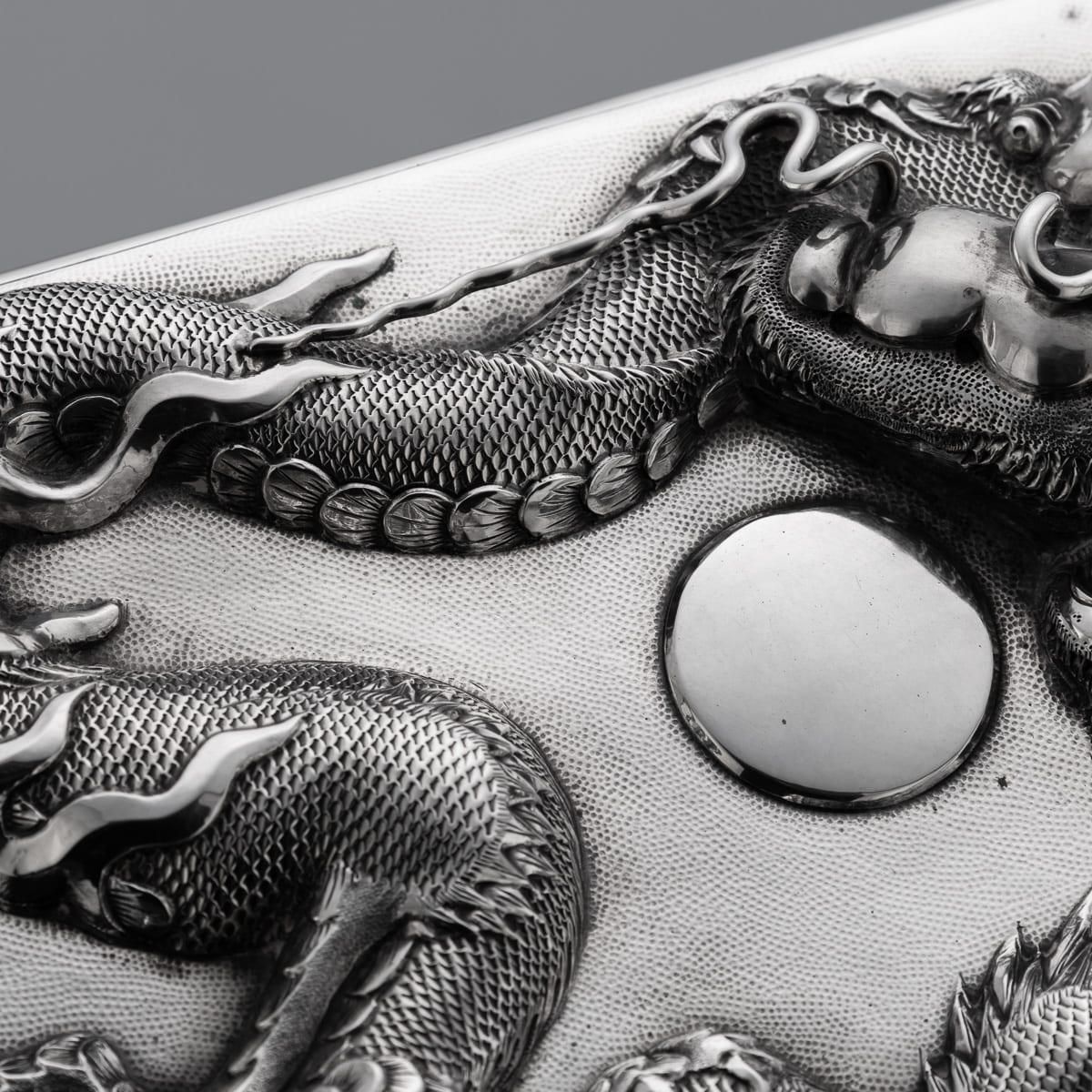 photo vintage Antique Japanese Meiji Period Silver Humidor Box With Dragon Relief