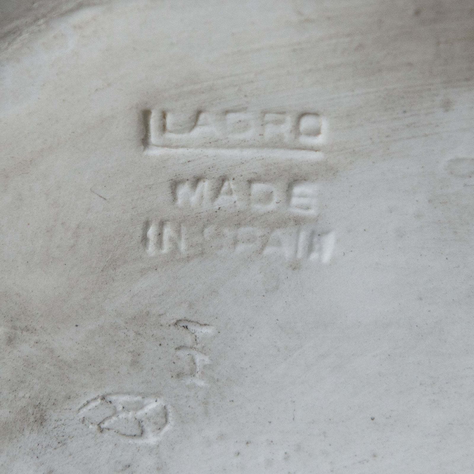 photo furniture Meisje Met Lam – Parian Sculptuur – Gesigneerd