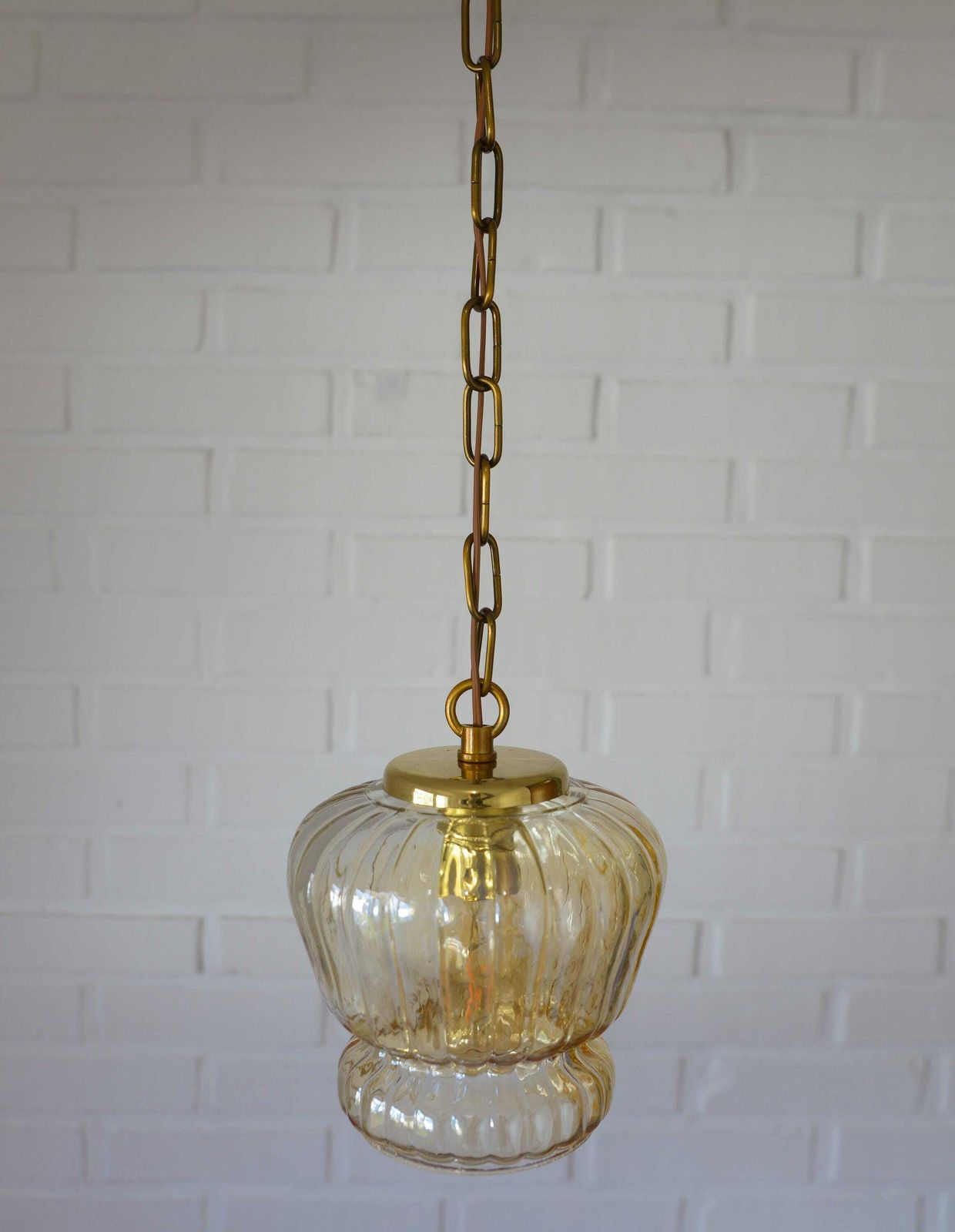 photo vinterior Vintage Old Gold Pendant Light, Amber Glass, 1960s Chain Lamp