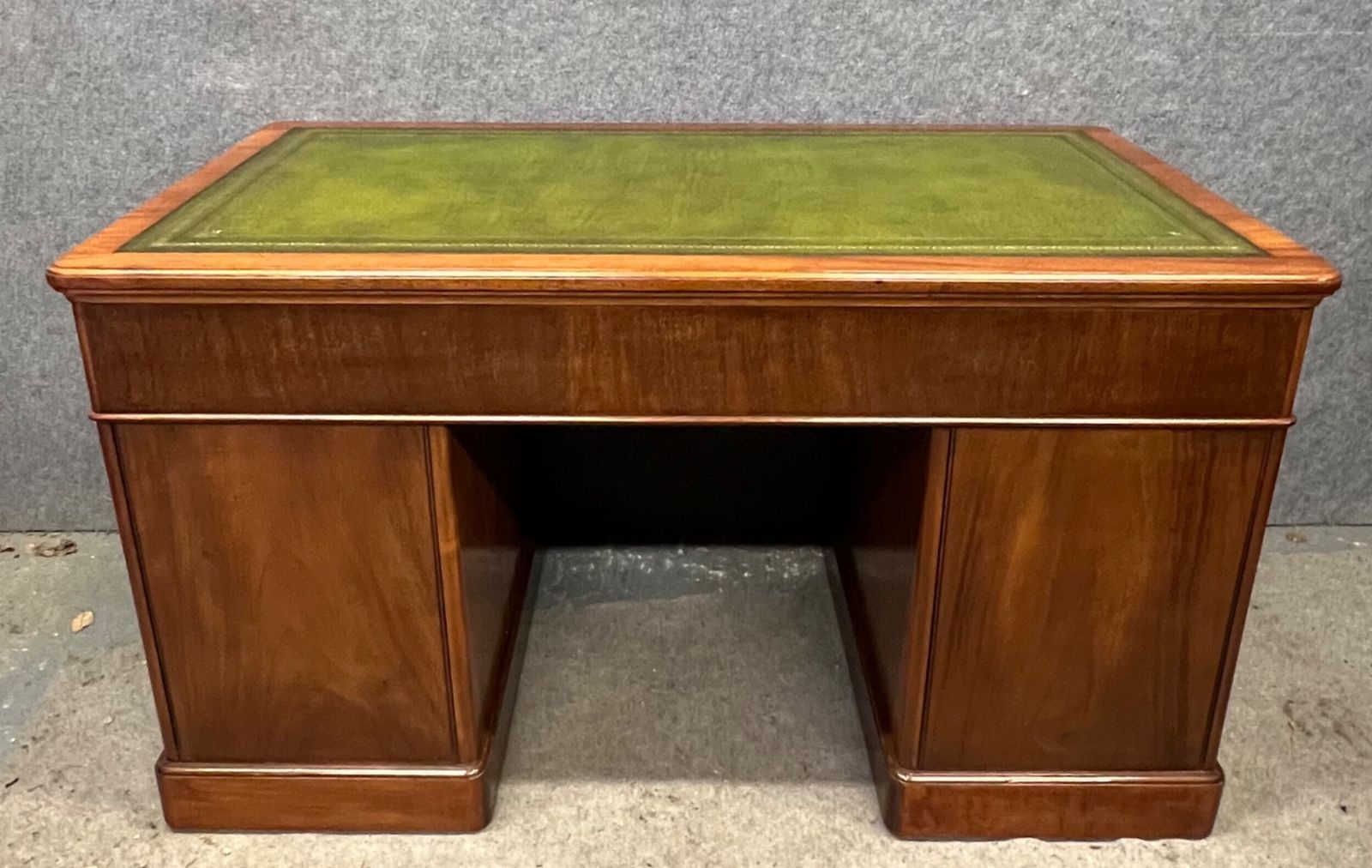 Good Quality 19th Century Mahogany Desk photo for sale