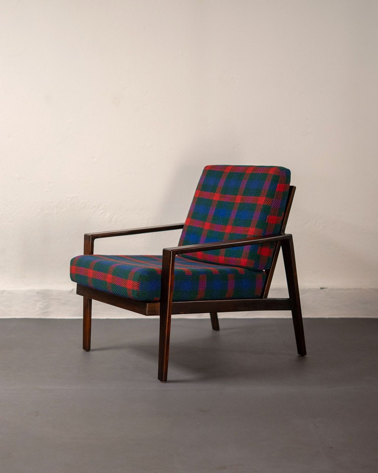 Knoll Antimott Armchair In Walnut And Tartan photo furniture
