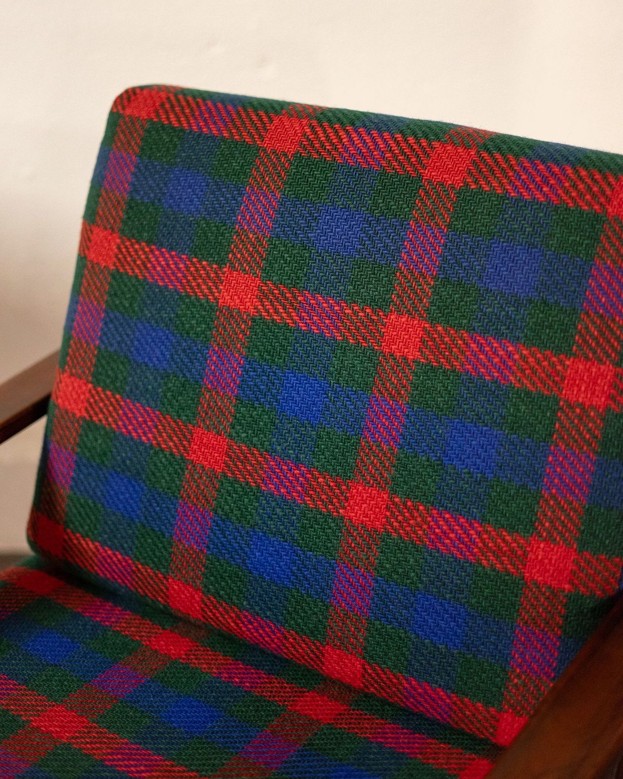 Knoll Antimott Armchair In Walnut And Tartan photo vintage
