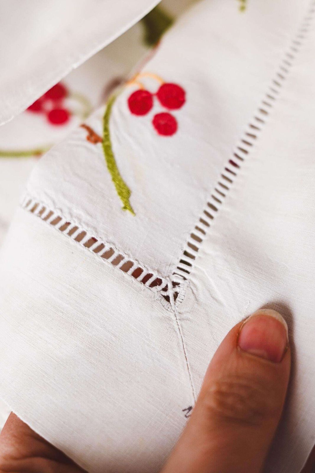 Antique Hand Embroidered Linen Tablecloth, Holly Berry Design, French Fil De Lin 260x190cm
