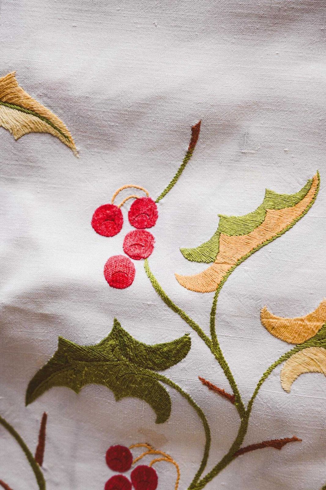 Antique Hand Embroidered Linen Tablecloth, Holly Berry Design, French Fil De Lin 260x190cm photo furniture