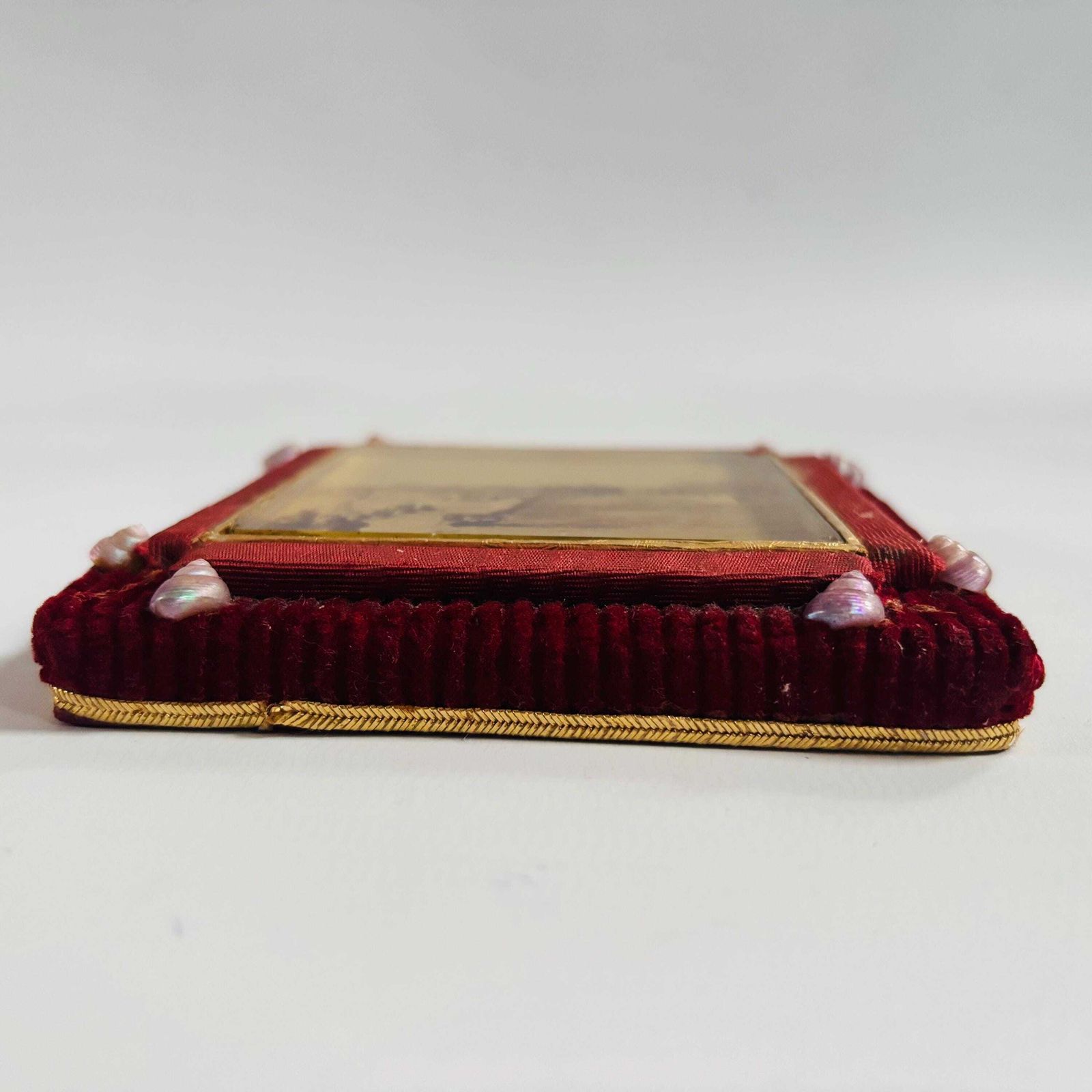 Antique Victorian Seaside Photo: Gold Gilt Frame, Velvet & Seashells photo vinterior