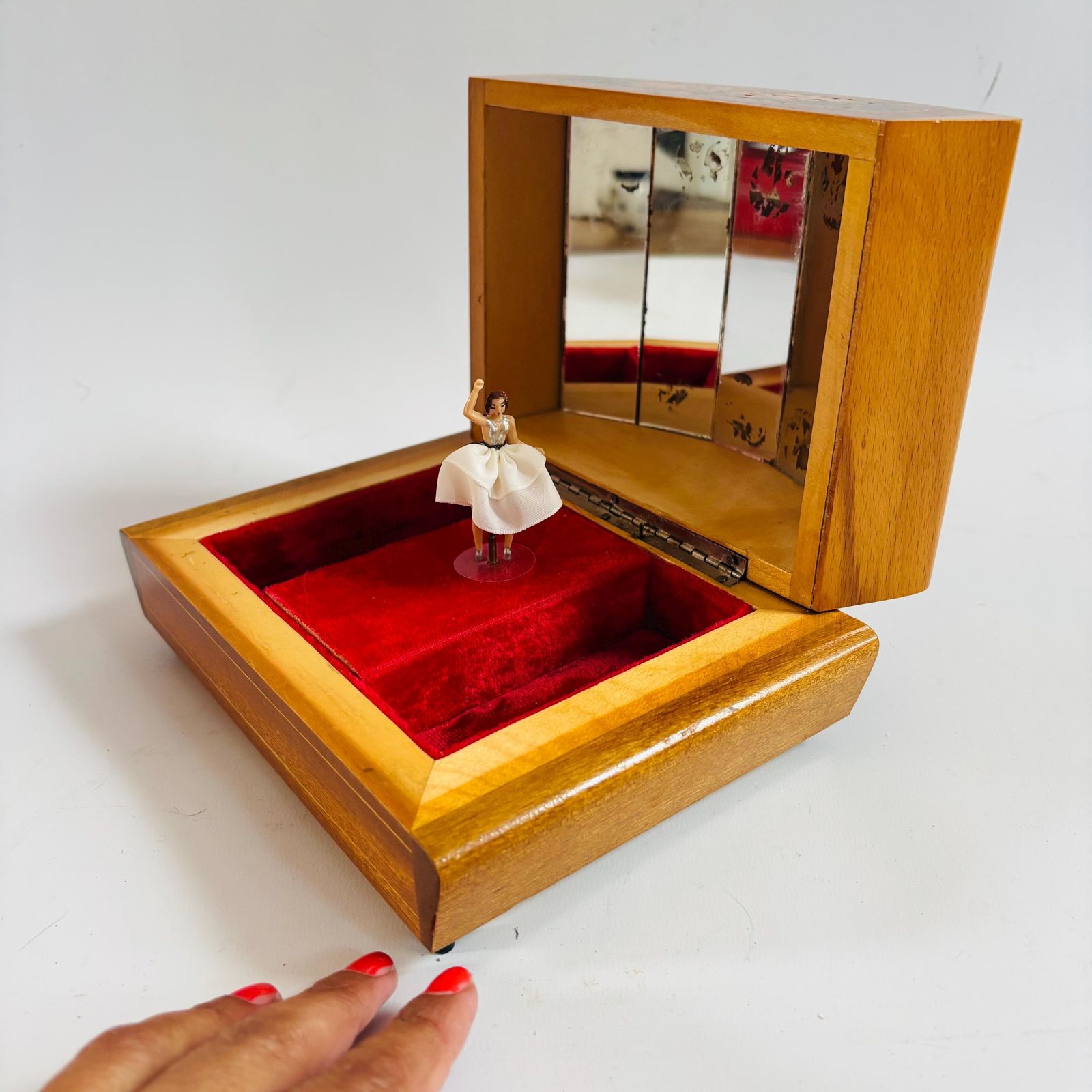 Art Deco Sorrento Olive Wood Jewelry Box: 1930s Ballerina Music Box photo vintage