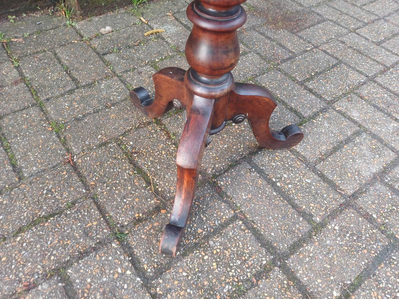 Victorian Mahogany Wine Table Side Table Antique Occasional Lamp Table Tripod Base Turned Column Sturdy Top Deep Patina photo vinterior