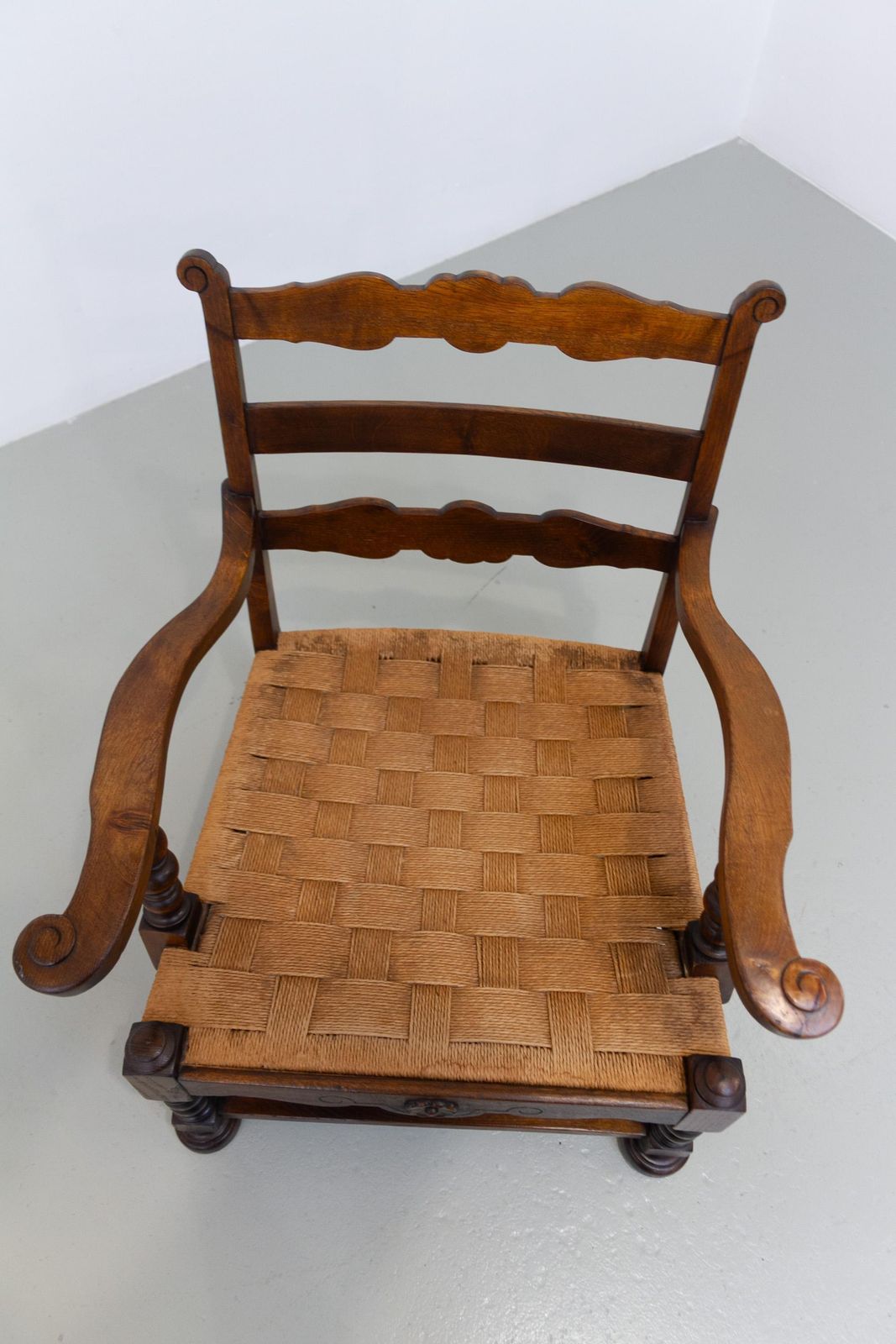 photo vintage Danish Art Nouveau Lounge Chair In Oak And Papercord, 1930s.