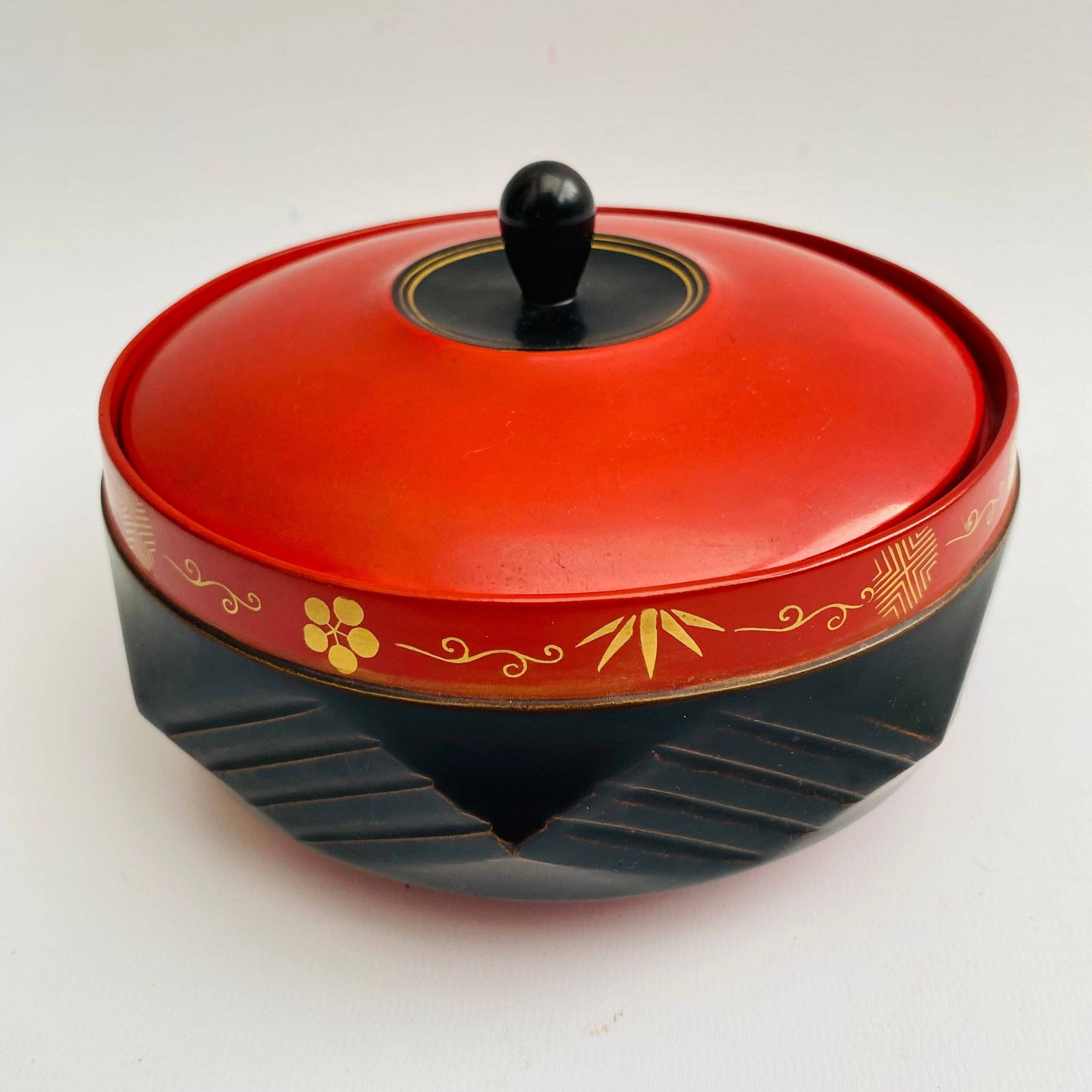Vintage Japanese Lacquered Wooden Pot: Red & Black Floral Design