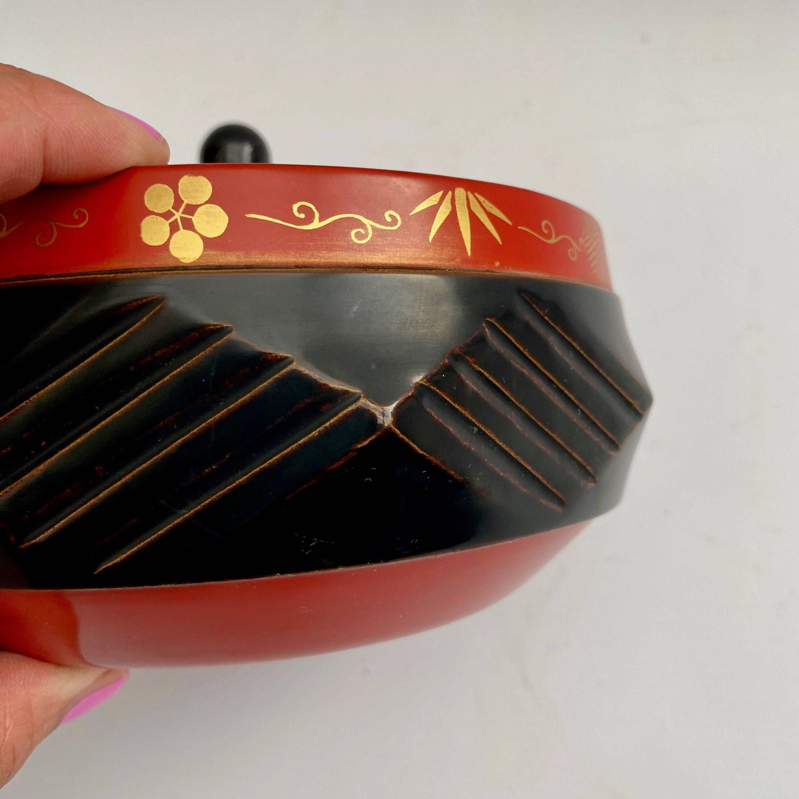 photo furniture Vintage Japanese Lacquered Wooden Pot: Red & Black Floral Design