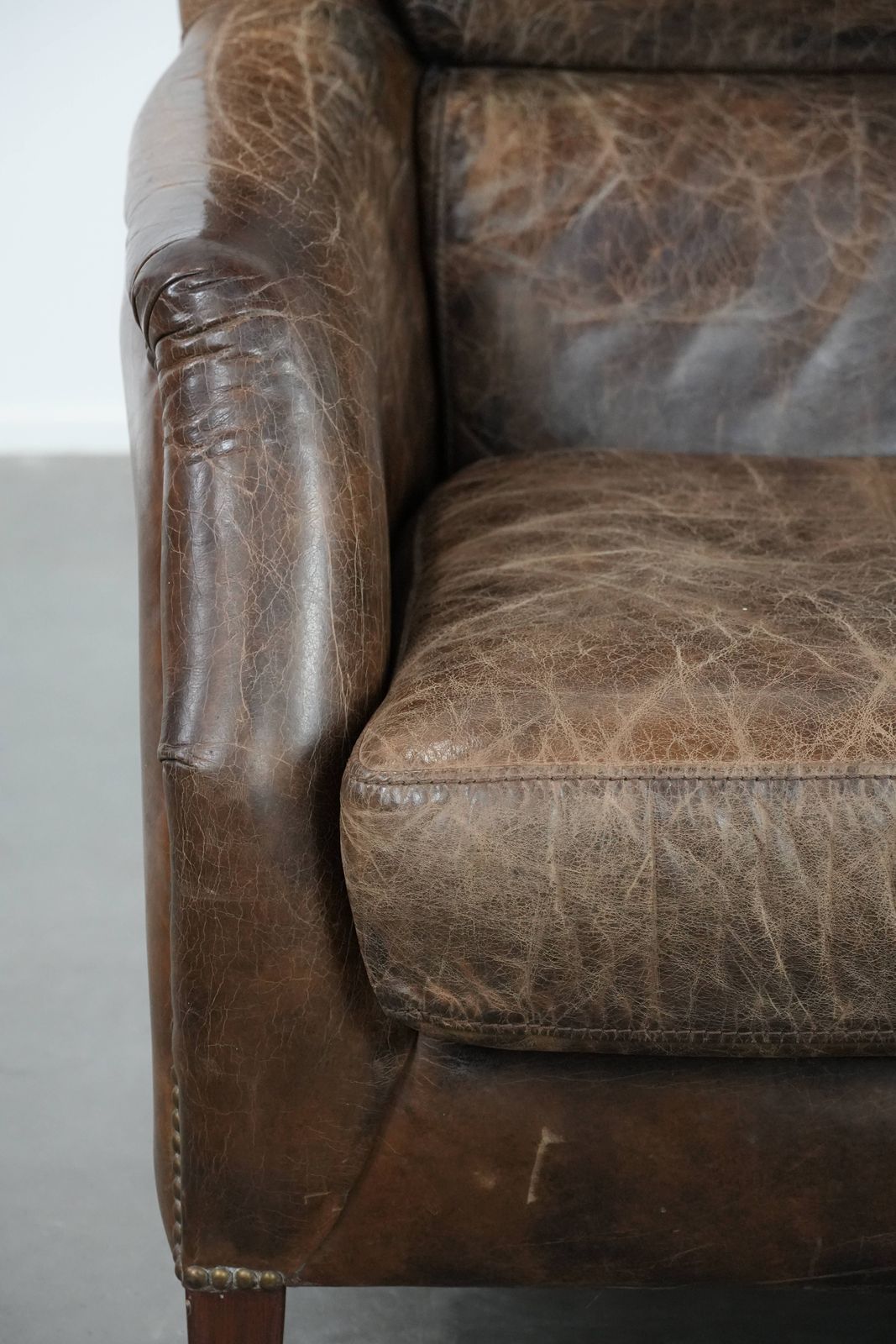 photo vinterior Comfortabele Vintage Fauteuil Met Karakter En Opvallende Kleuren