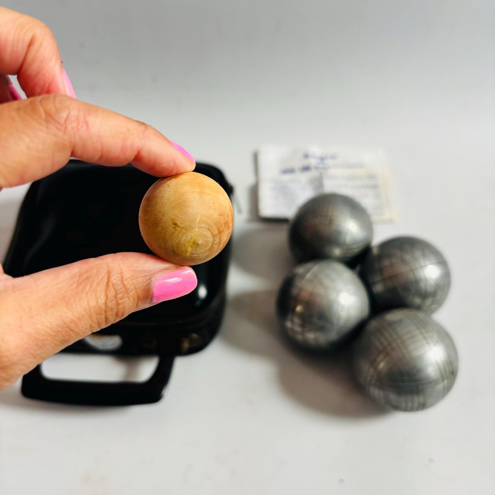 photo vintage Vintage Pétanque Game Set: Steel Boules With Case & French Instructions