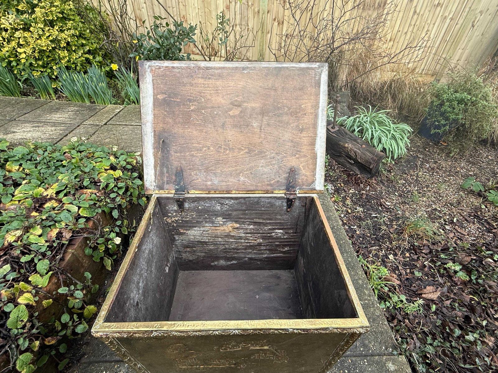 Mid Century Superb Brass Coal Box Victorian Style Embossed Log Bin Fireside Storage Chest   Toy Box, Treasure Chest, Wood Storage photo vinterior