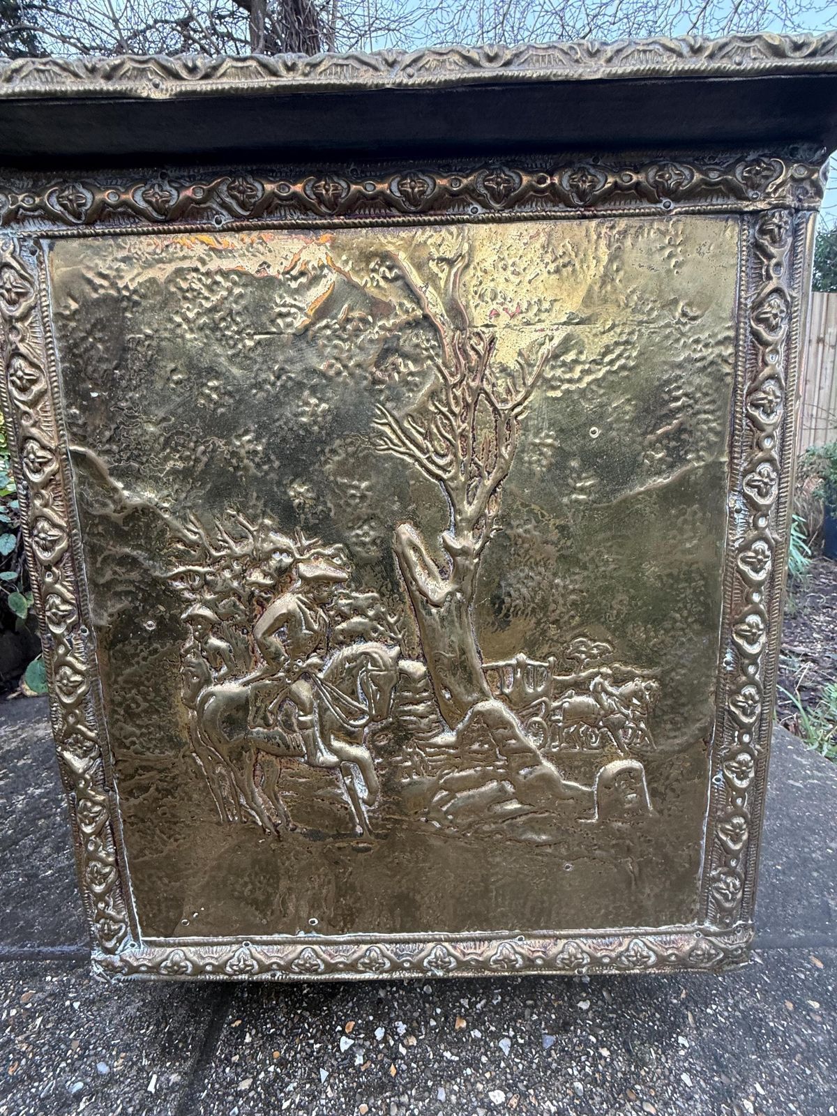 photo vinterior Mid Century Superb Brass Coal Box Victorian Style Embossed Log Bin Fireside Storage Chest   Toy Box, Treasure Chest, Wood Storage