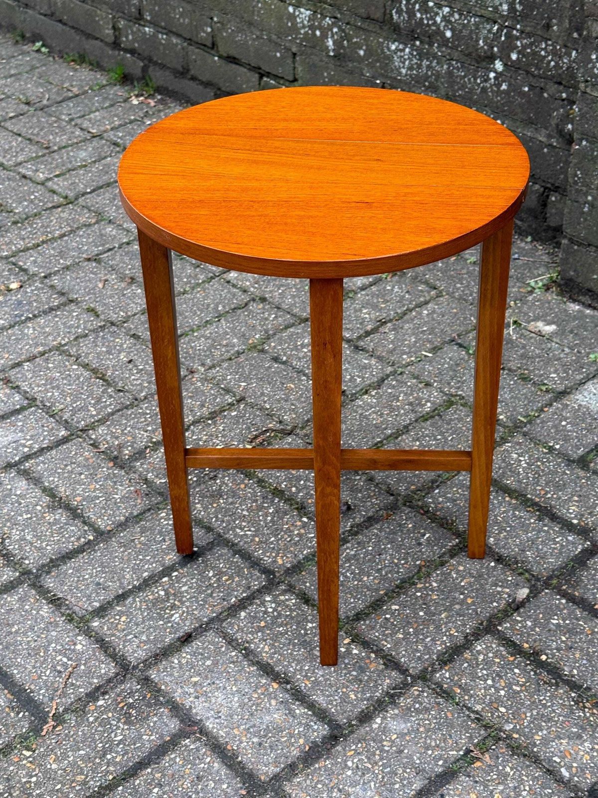 photo vintage Vintage Retro Scandinavian Style Folding Side Table – Retro Teak Effect Mid Century Table (1)