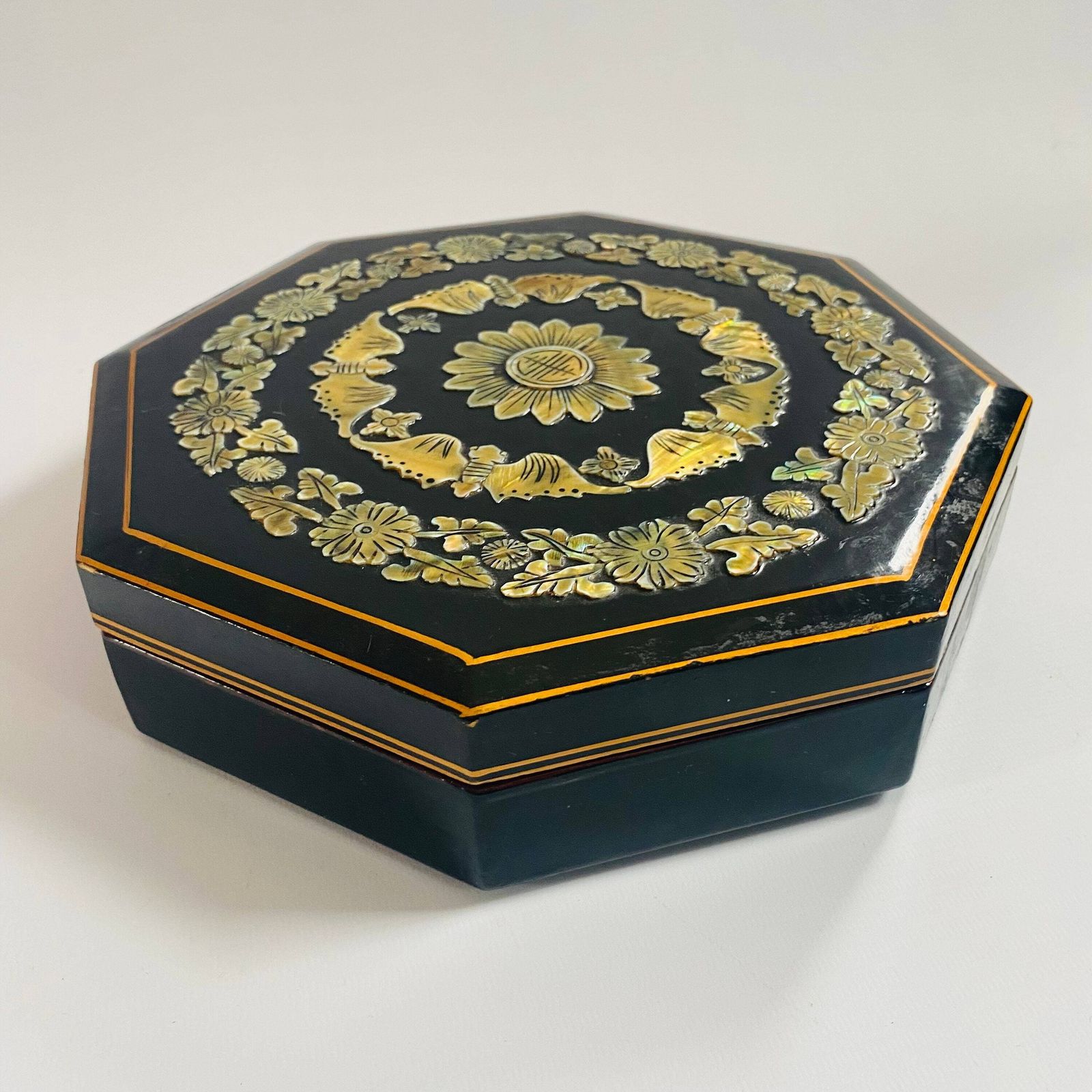 Antique Japanese Lacquerware Box: Octagonal Keepsake With Mother Of Pearl Inlay photo buy