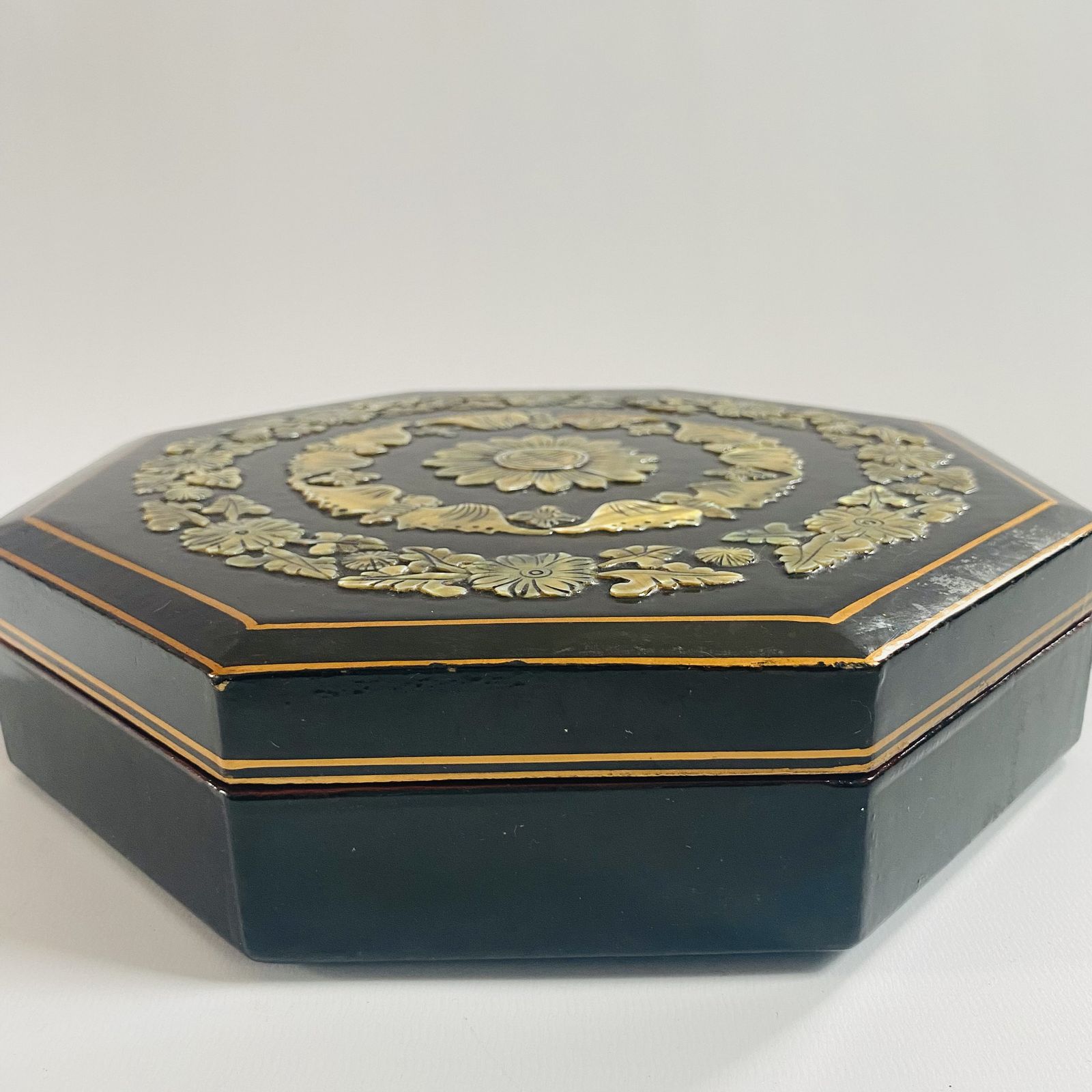 photo furniture Antique Japanese Lacquerware Box: Octagonal Keepsake With Mother Of Pearl Inlay