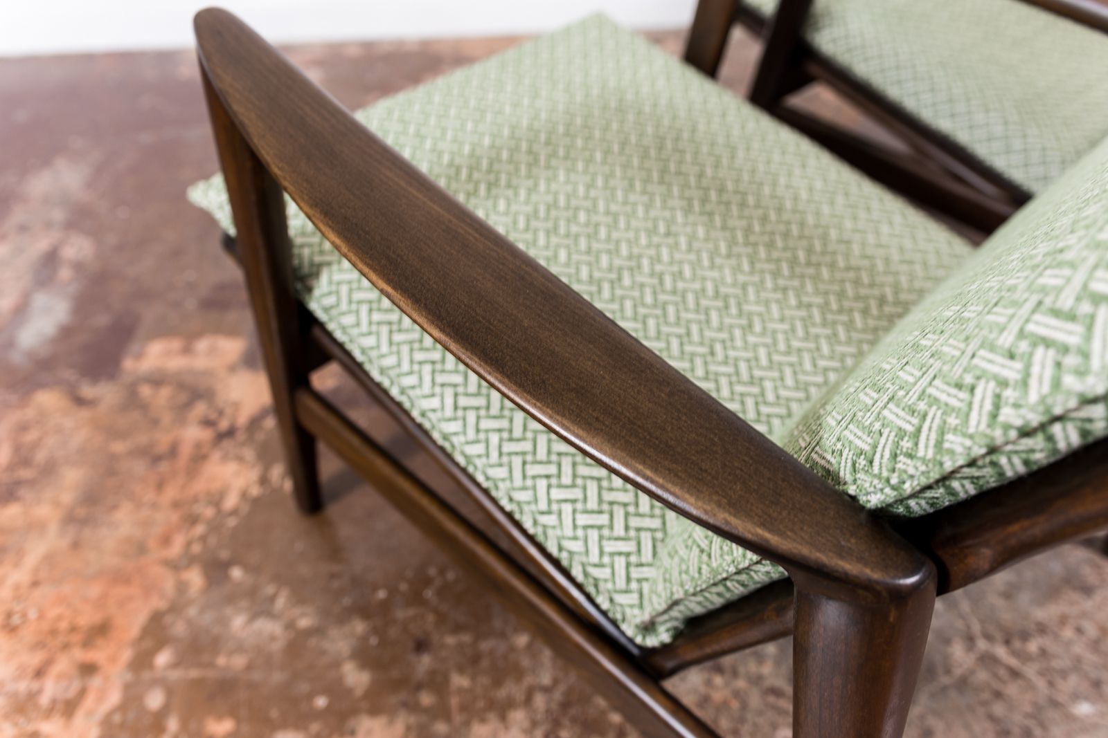 photo vintage Mid Century Modern Armchairs Type 300 139, Poland, 1960s, Set Of 2
