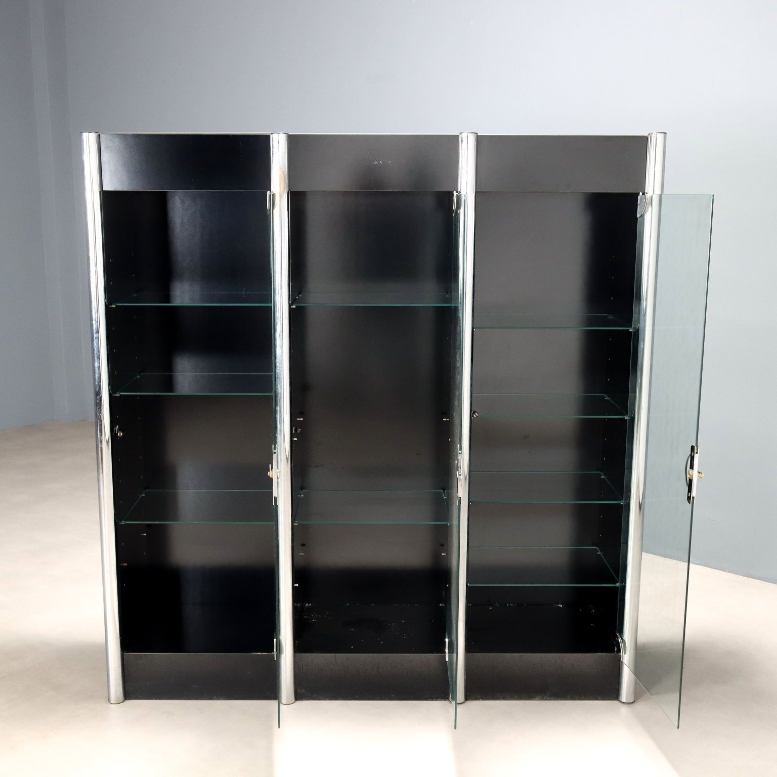 Vintage Showcase Chromed Metal Smoked Glass Design 1970s photo 850.0
