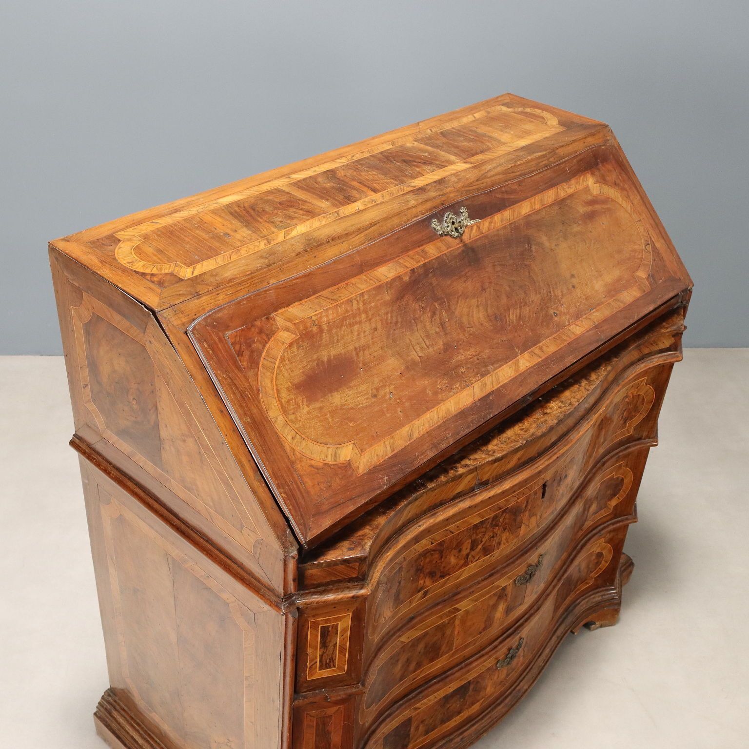 photo vinterior Antique Flap Cabinet Walnut Italy XVII Century