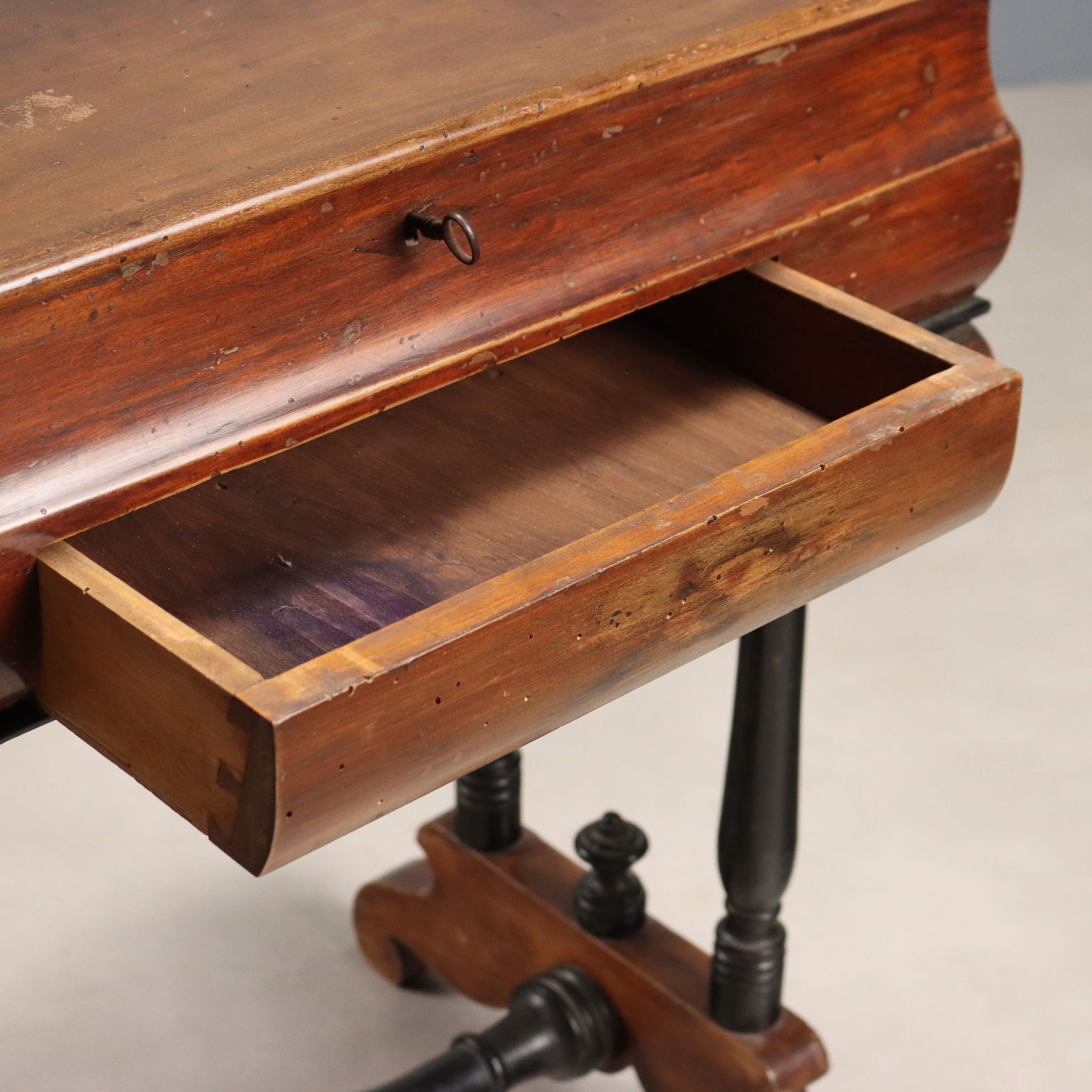 photo furniture Tavolino Da Lavoro In Pioppo Tinto Noce