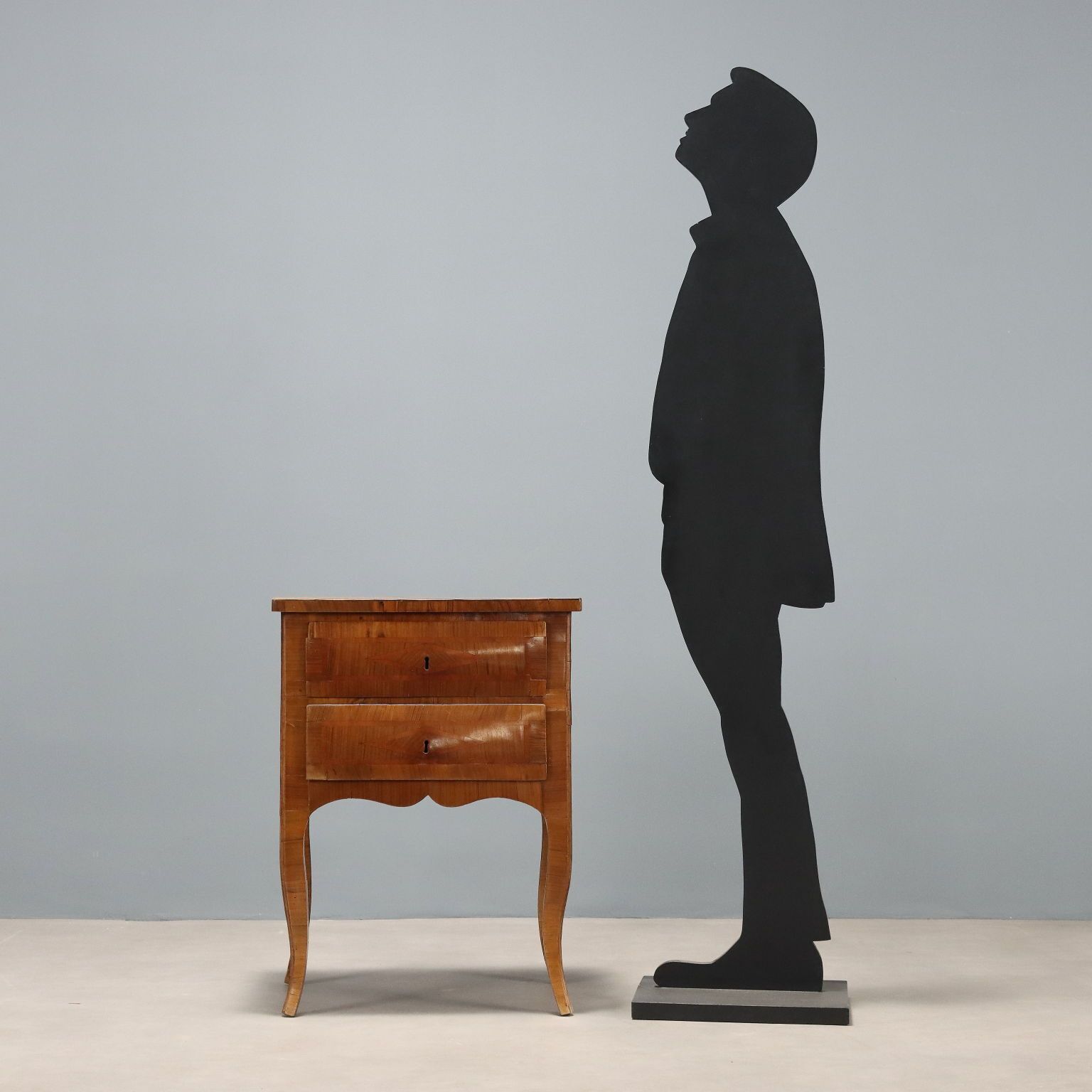 Comodino Barocchetto In Noce photo furniture
