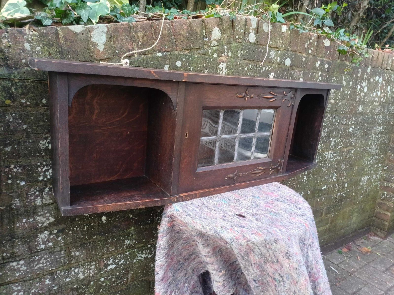 photo vintage Antique Arts And Crafts Oak Wall Cabinet Shelf Art Nouveau Leaded Glass Cupboard Art Nouveau Hanging Storage Unit